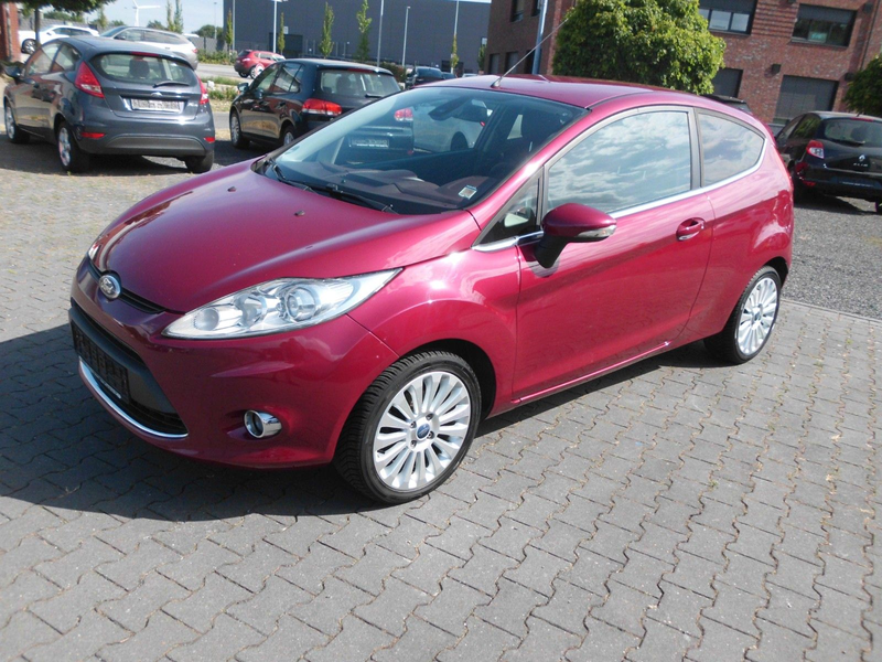 Ford Fiesta 1,25 60kW Titanium schöne Ausstattung — photo 5