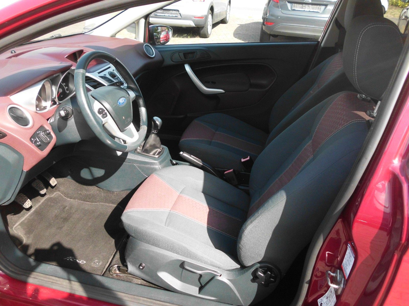 Ford Fiesta 1,25 60kW Titanium schöne Ausstattung — photo 11