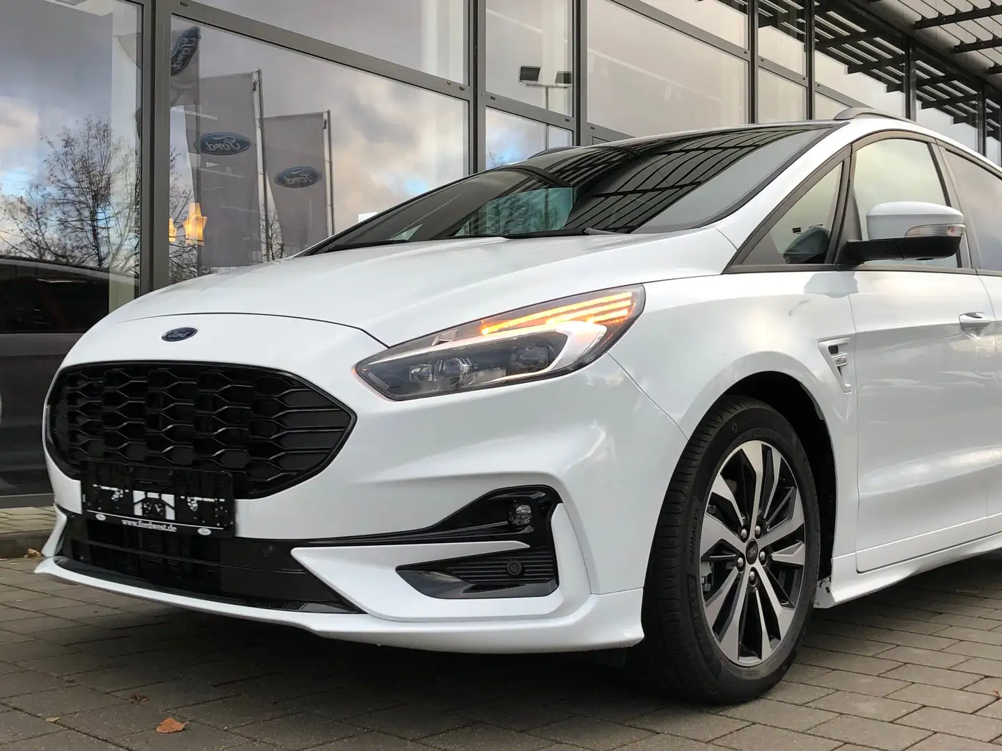 Ford S-Max 514 S-Max 2.5 Duratec FHEV Hybrid ST-Line bijela - 2