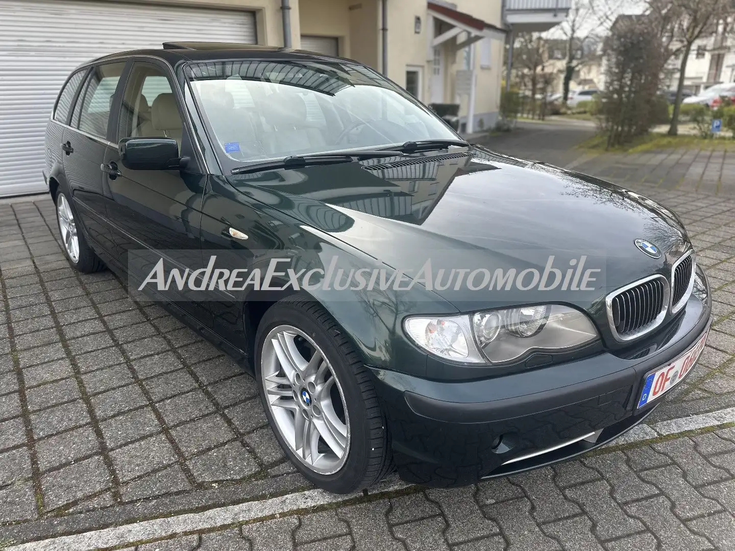 BMW 330 xi TOURING  Leder/Navi/Glasdach/Xenon Grün - 1