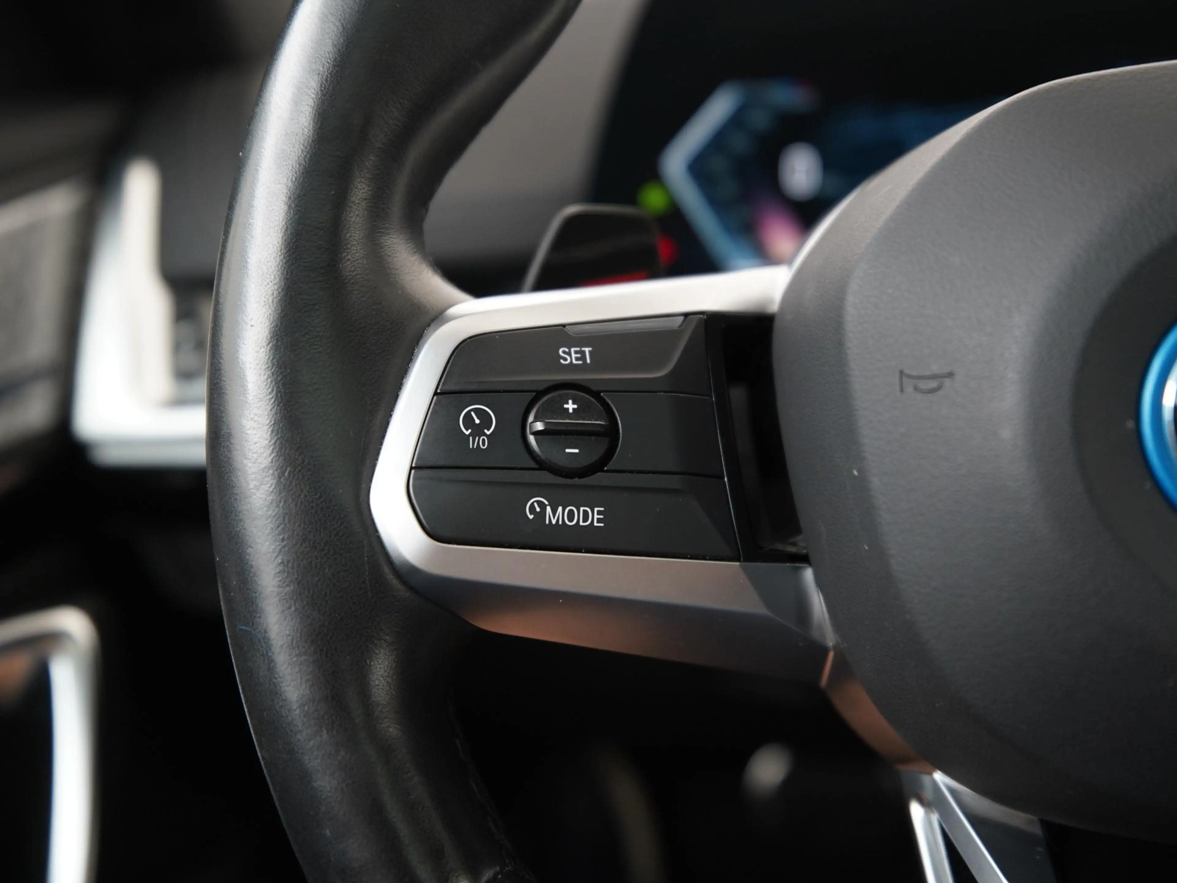 BMW iX1 xDrive30 Launch Edition 67 kWh | SOH 100% | Panora — photo 7