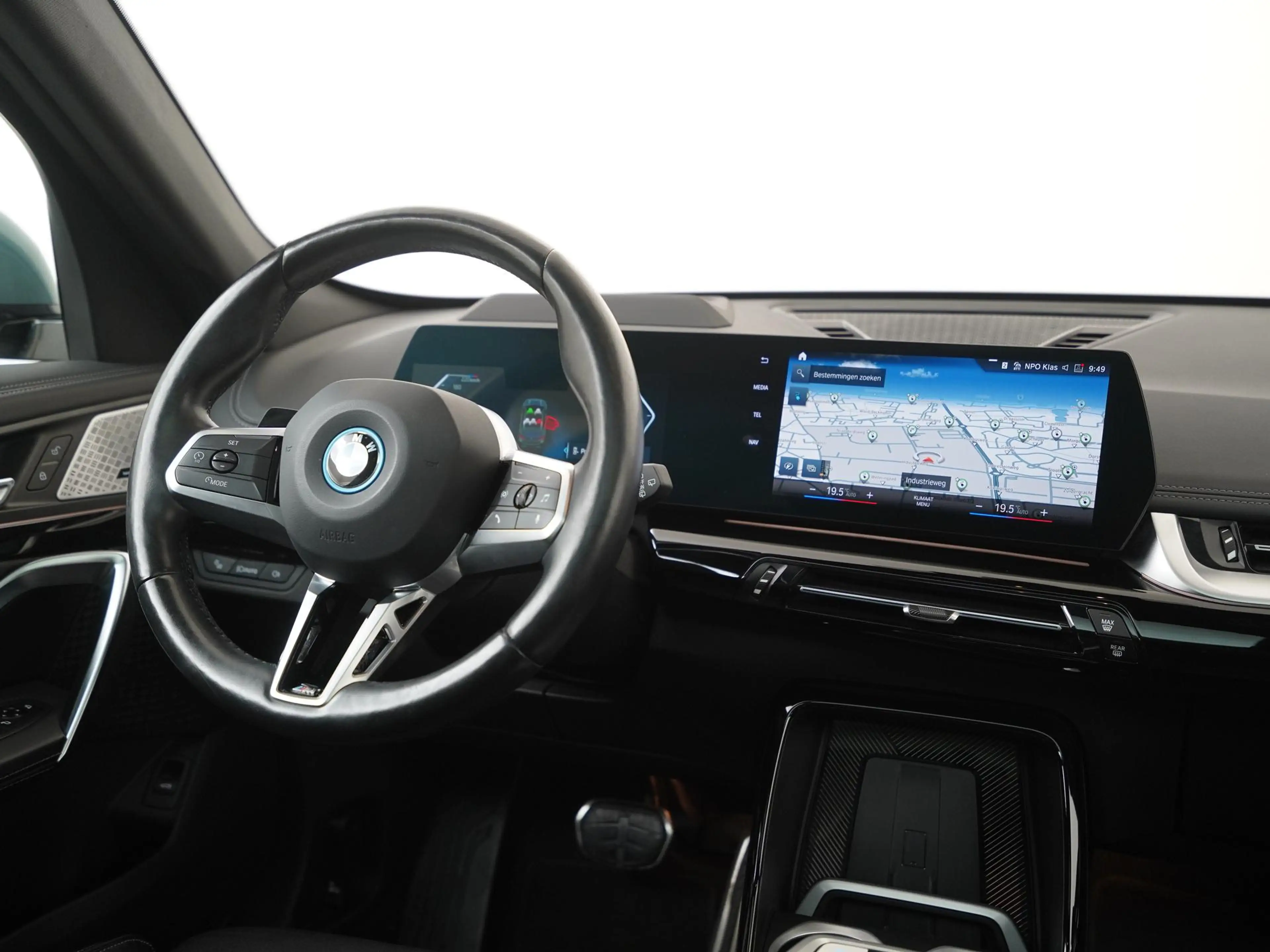 BMW iX1 xDrive30 Launch Edition 67 kWh | SOH 100% | Panora — photo 5