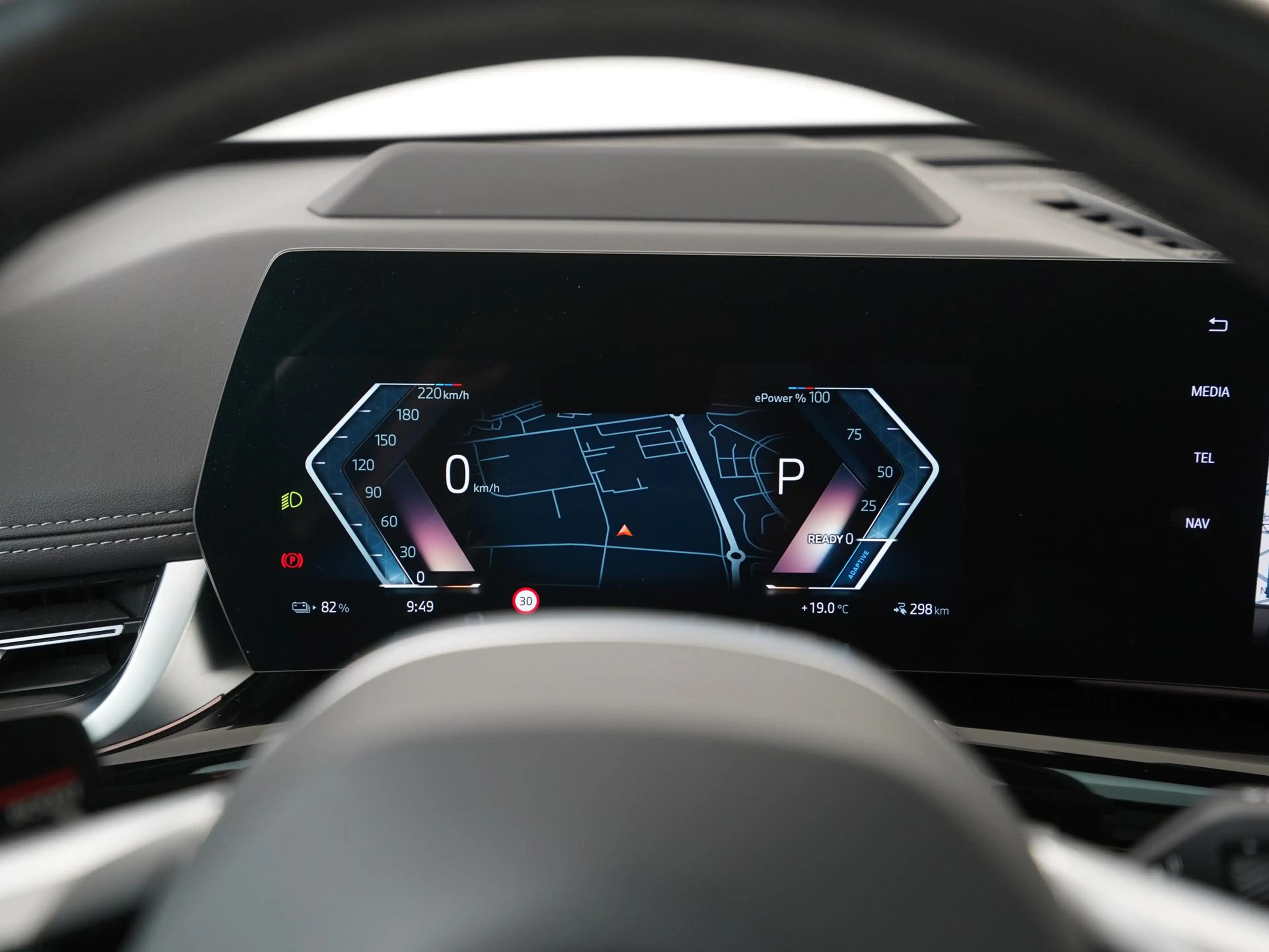 BMW iX1 xDrive30 Launch Edition 67 kWh | SOH 100% | Panora — photo 8