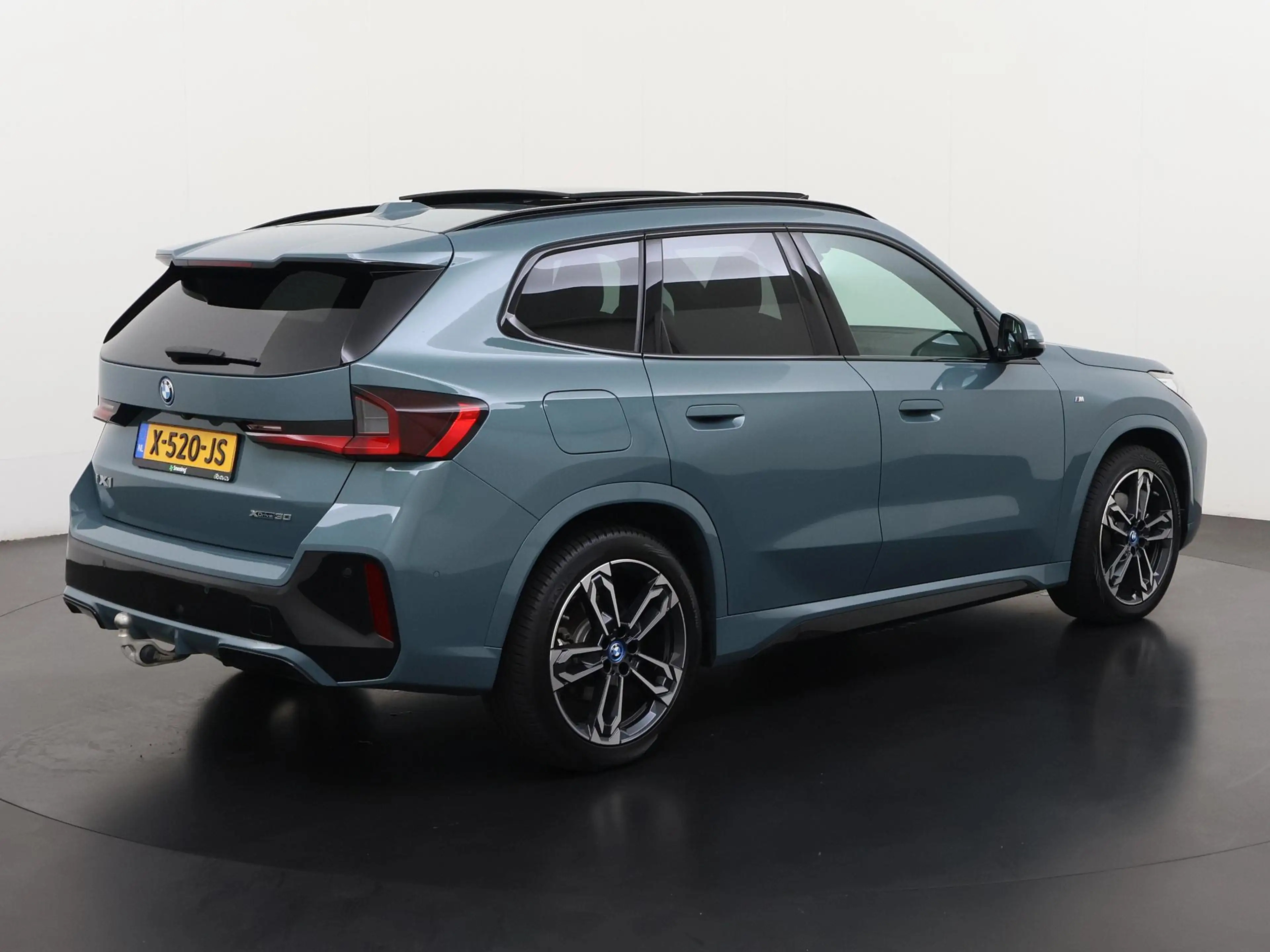 BMW iX1 xDrive30 Launch Edition 67 kWh | SOH 100% | Panora — photo 4