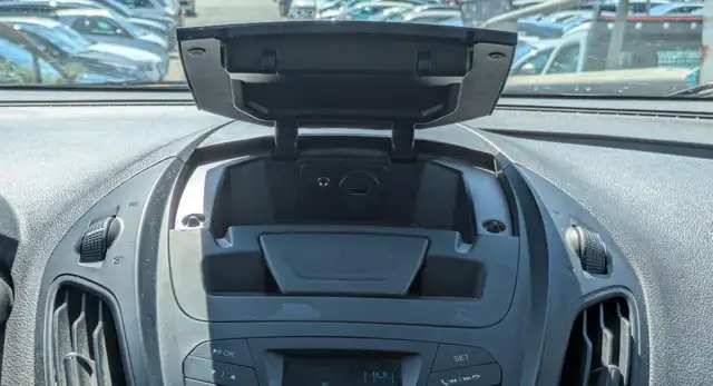 Ford Transit Courier view 8