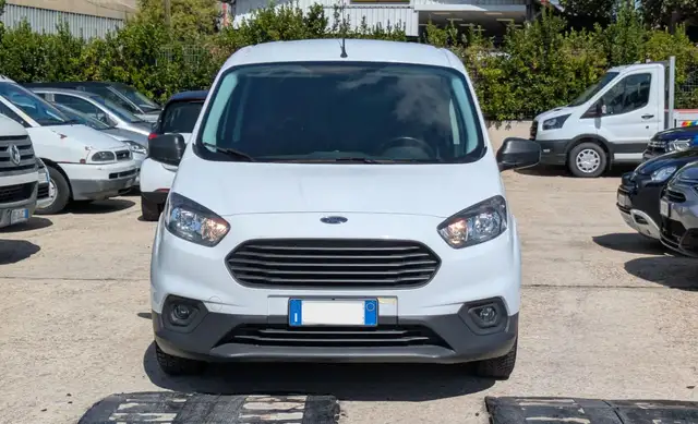 Ford Transit Courier view 11