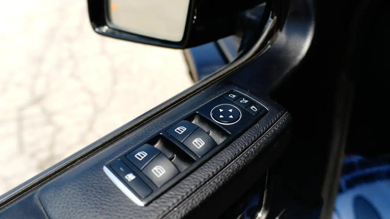 Mercedes-Benz G-Class снимка Mercedes-Benz G-Class