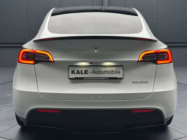 Tesla Model Y view 4