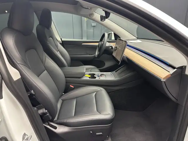 Tesla Model Y view 15