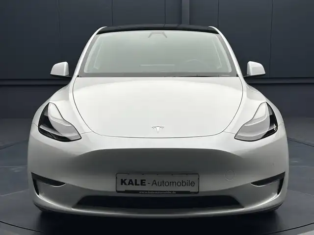 Tesla Model Y view 8