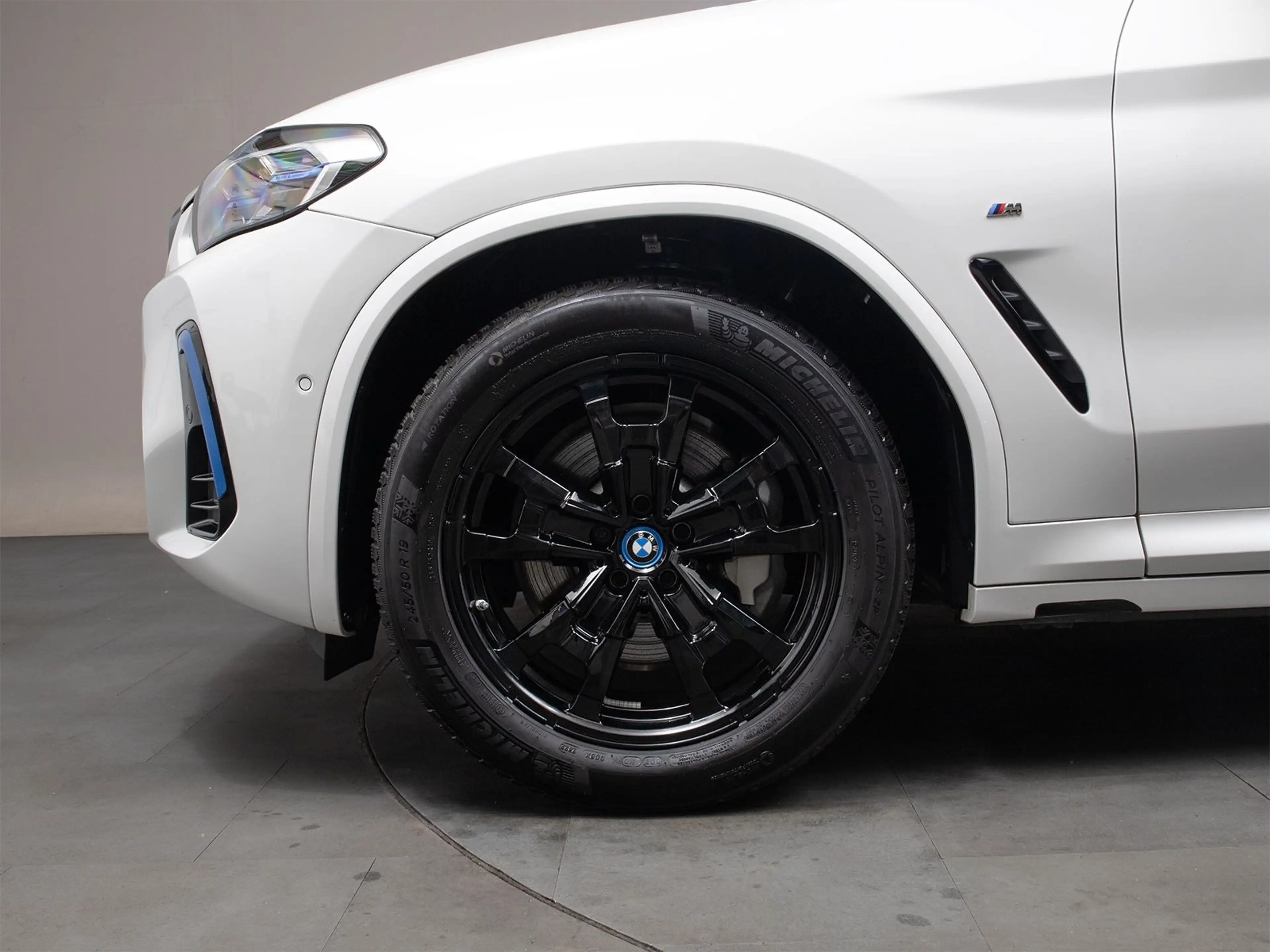 BMW iX3 Impressive M-Sport HuD Laser H&K Memory 360° — photo 9