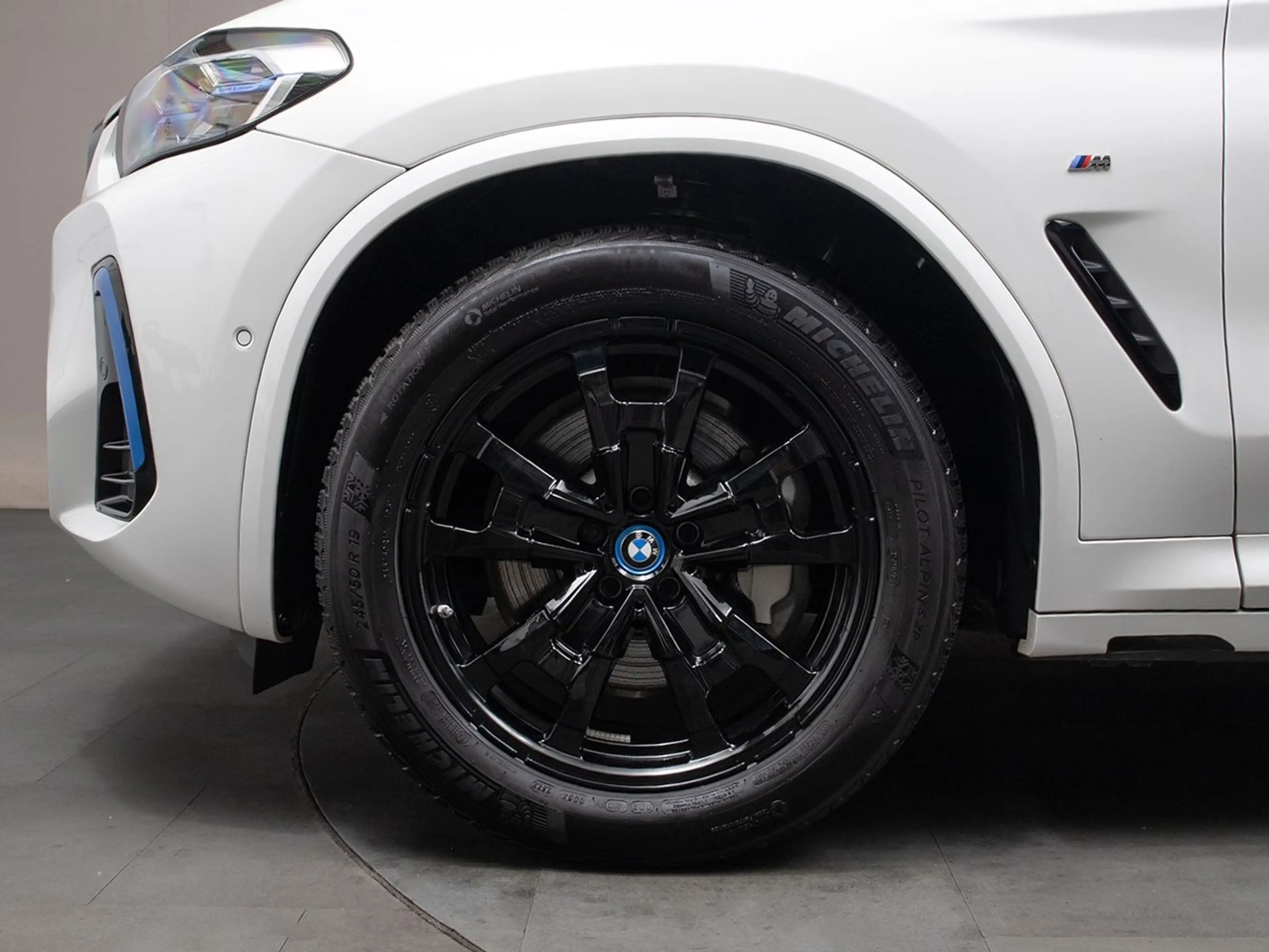 BMW iX3 Impressive M-Sport HuD Laser H&K Memory 360° — photo 10