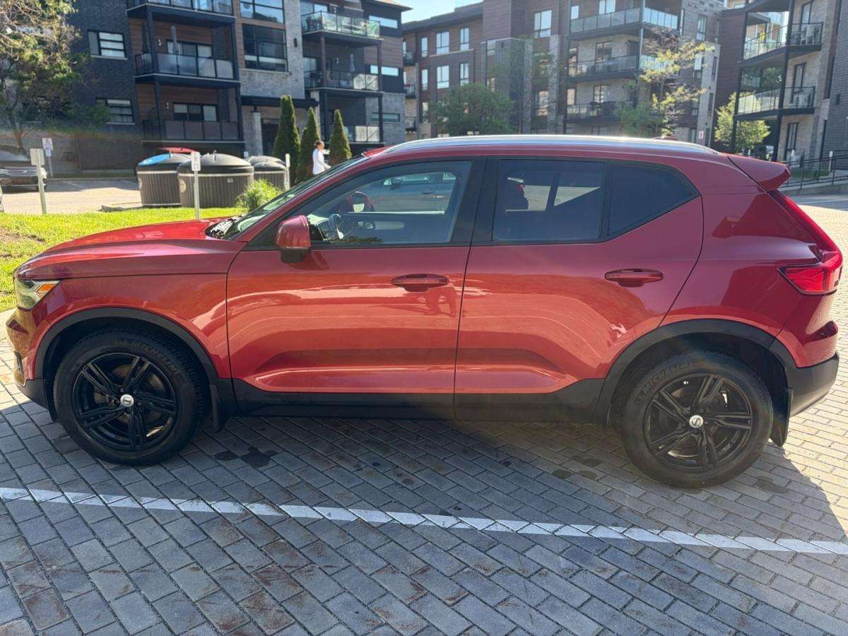 2021 Volvo XC40 T5 Momentum + CUIR + GPS/NAV + TOIT + LUXE + WOW +