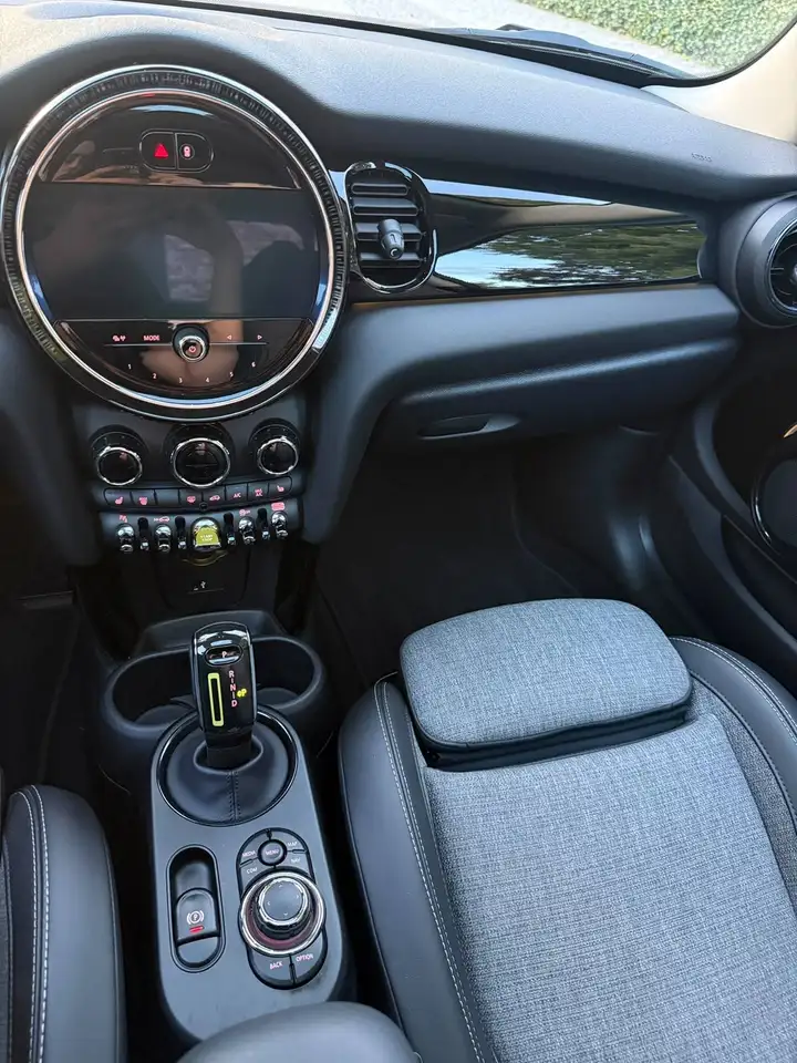 MINI Cooper SE Citadine 3 portes — photo 13 sur 15