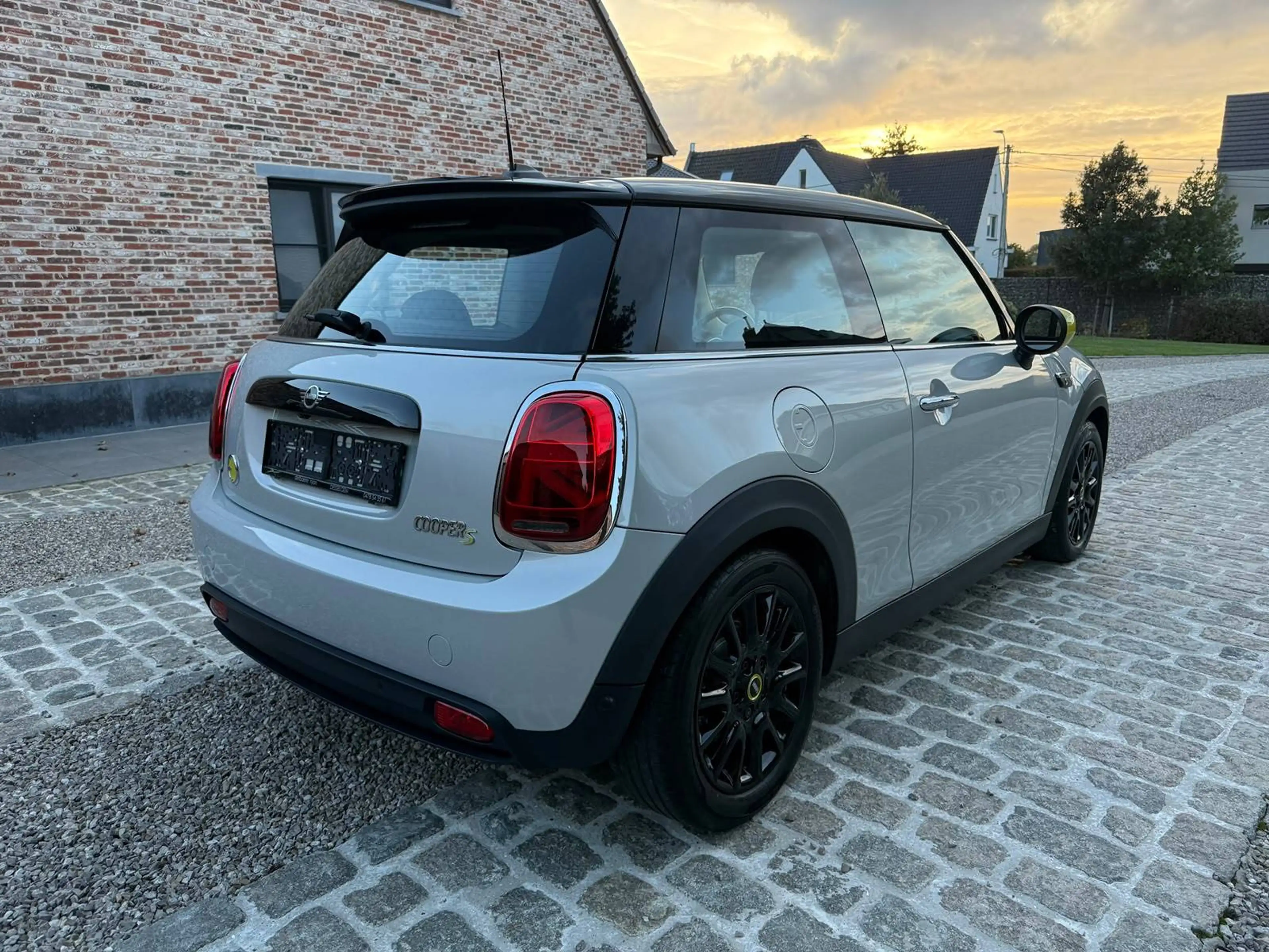 MINI Cooper SE e-Mini 28.9 kWh Cooper SE — photo 2