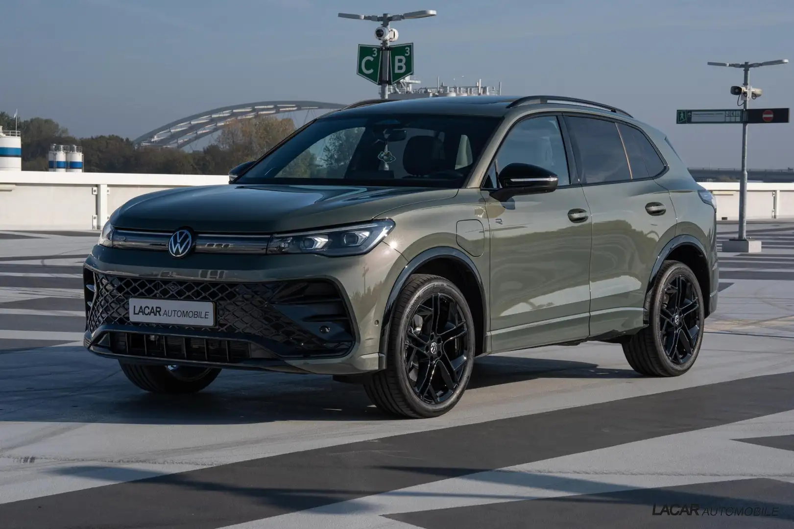 Volkswagen Tiguan 1.5 eHybrid R-Line 272 pk I Leder I Pano Vert - 1