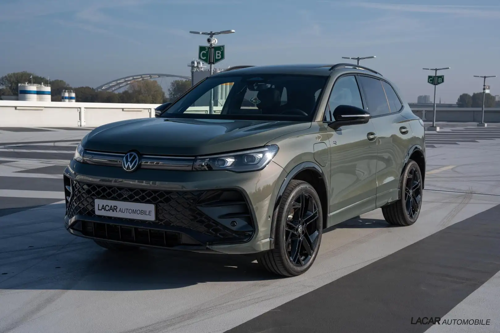 Volkswagen Tiguan 1.5 eHybrid R-Line 272 pk I Leder I Pano Groen - 2