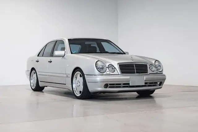 Mercedes-Benz E 55 AMG