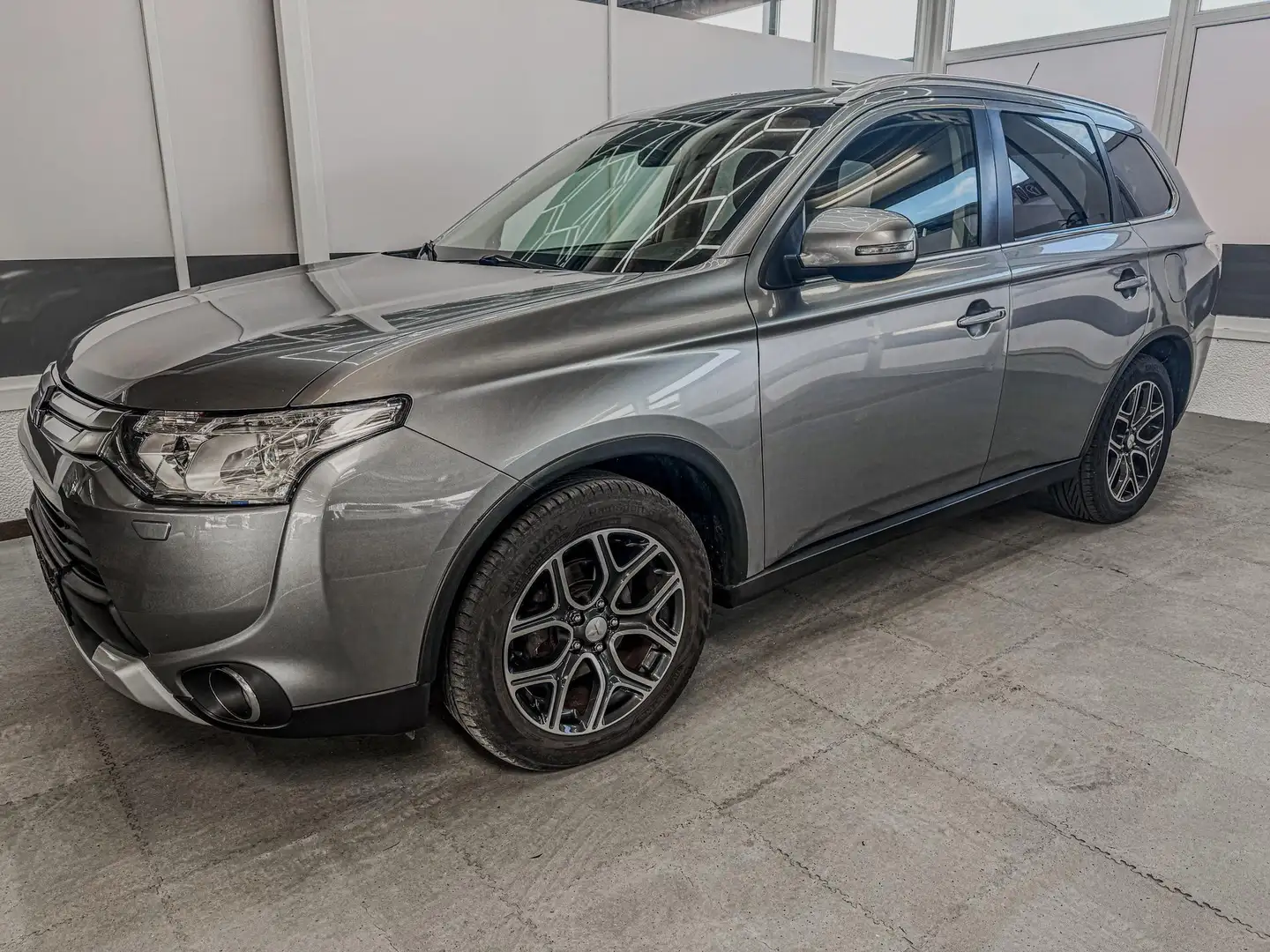 Mitsubishi Outlander INSTYLE 7 Sitzer 4WD AHK NAVI LEDER SHZ HU 10-2... Grigio - 1