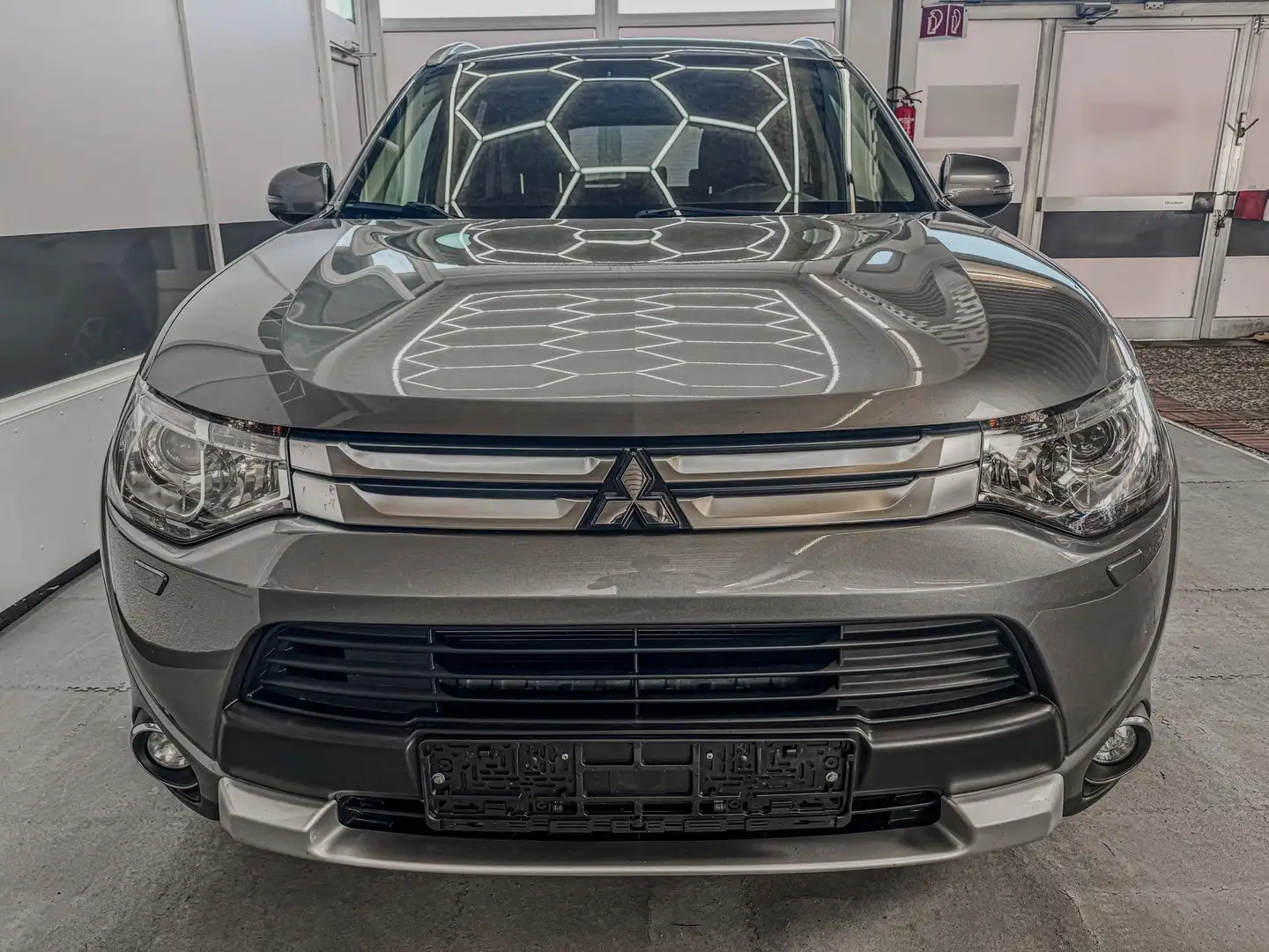 Mitsubishi Outlander INSTYLE 7 Sitzer 4WD AHK NAVI LEDER SHZ HU 10-2... Grigio - 2