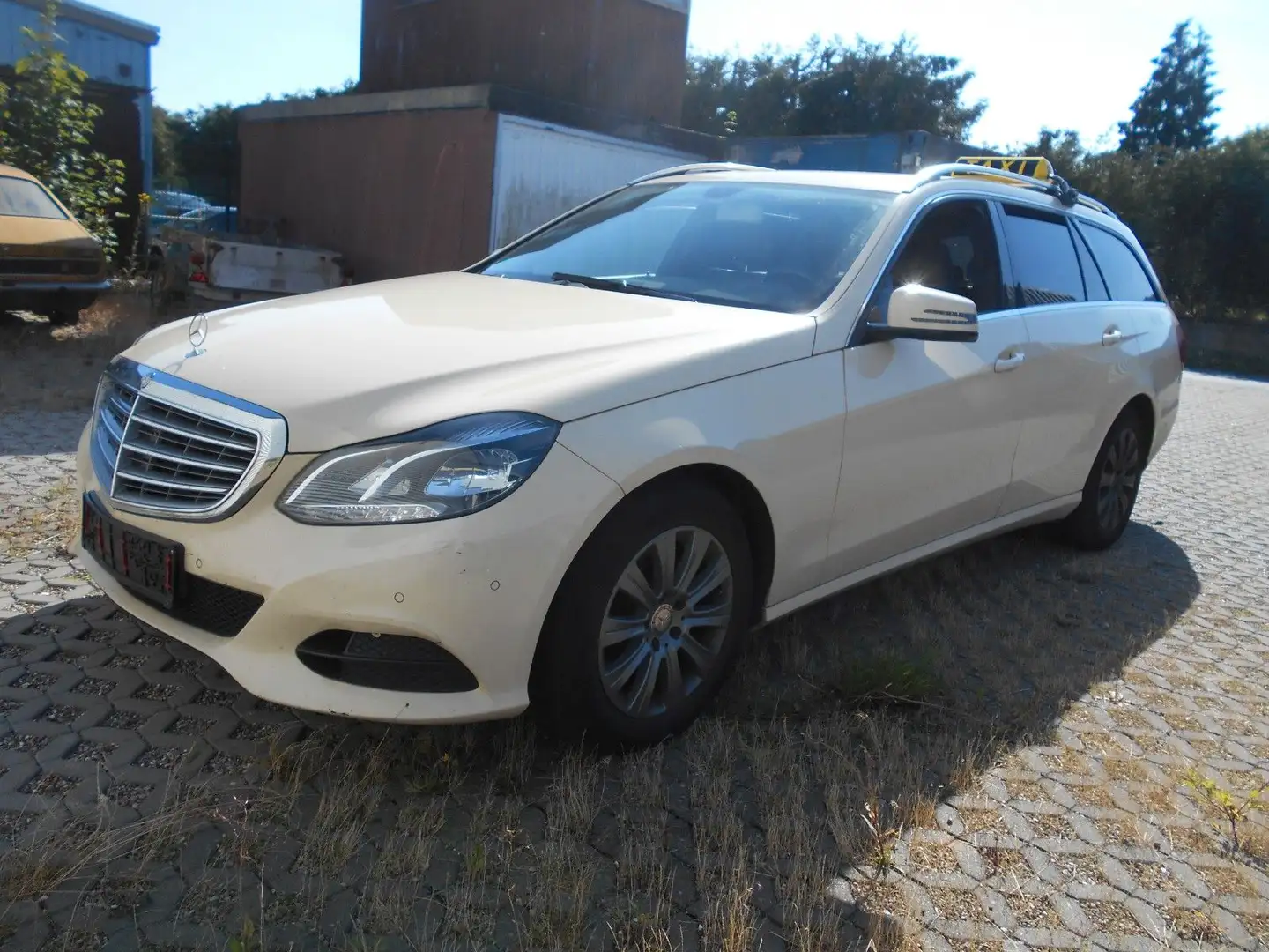 Mercedes-Benz E 200 E -Klasse T-Modell E 200 BlueTec Beige - 1