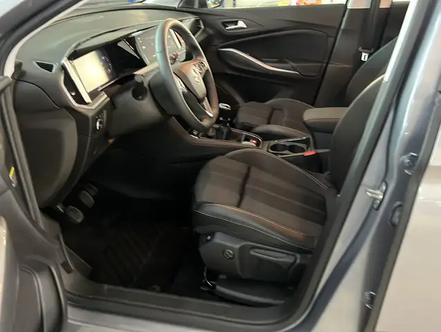Opel Grandland X view 3