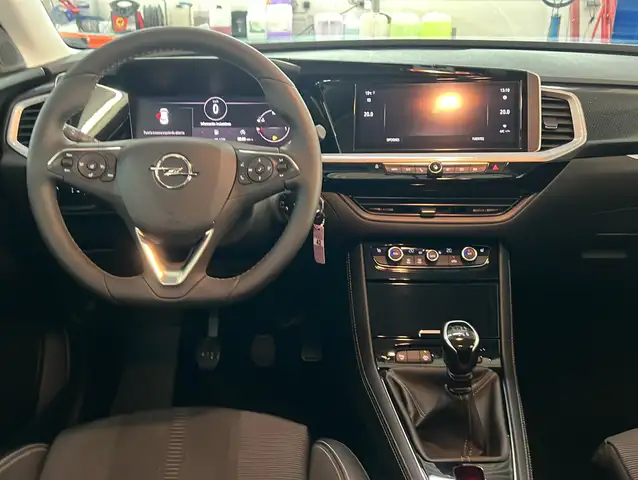 Opel Grandland X view 18