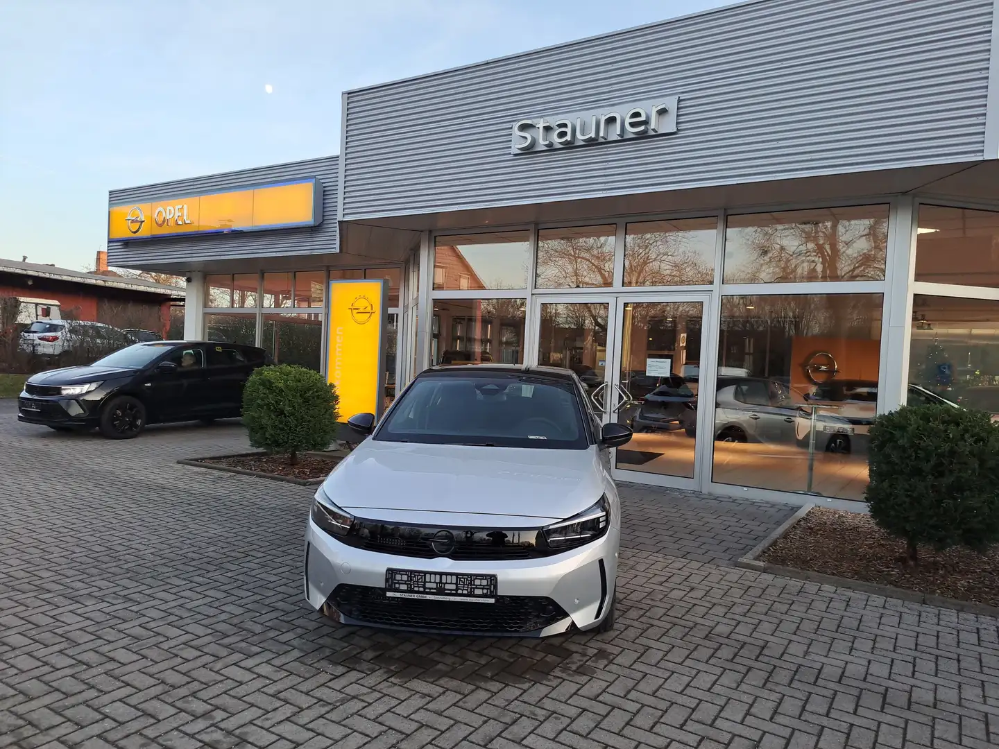 Opel Corsa F 1.2 Turbo GS Grijs - 2