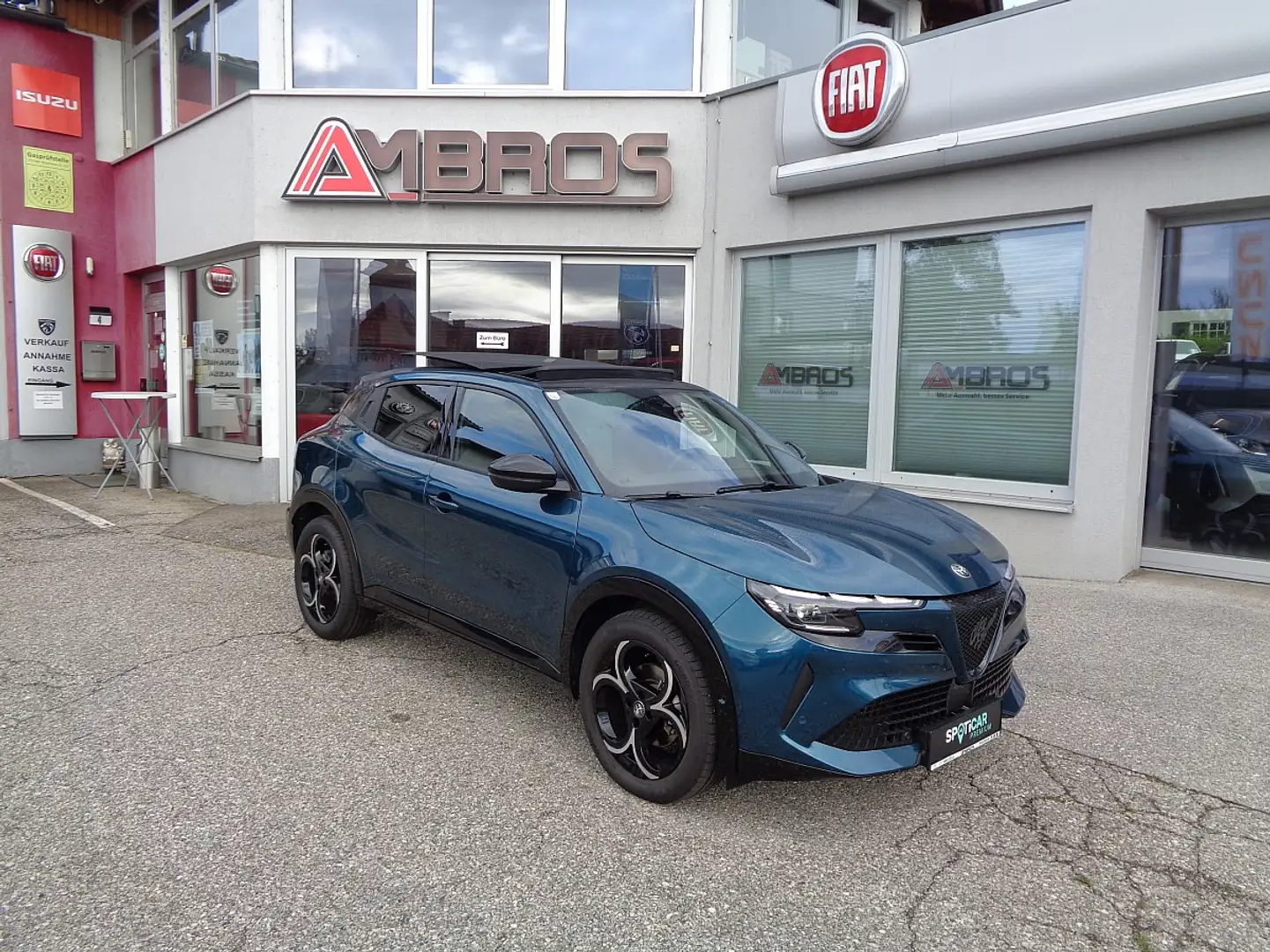 Alfa Romeo Junior Ibrida 145 MHEV e-DCT6 Benzin Hybrid Schiebedach Blau - 1