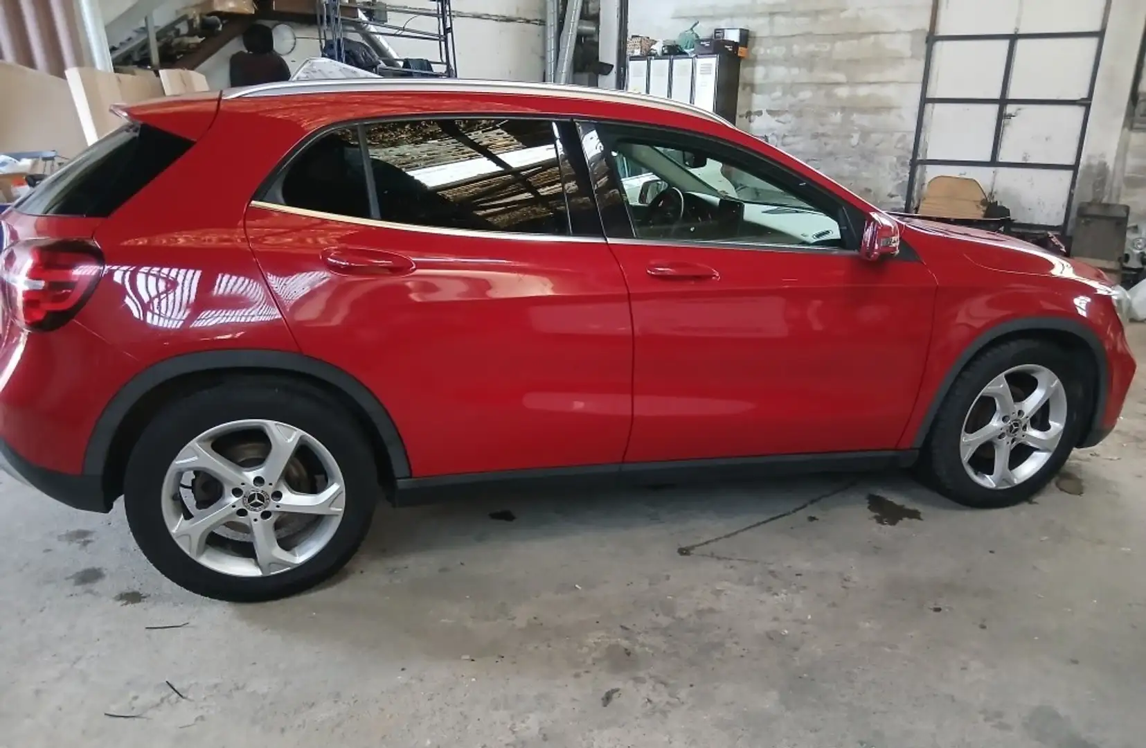 Mercedes-Benz GLA 180 7G-DCT Rojo - 1