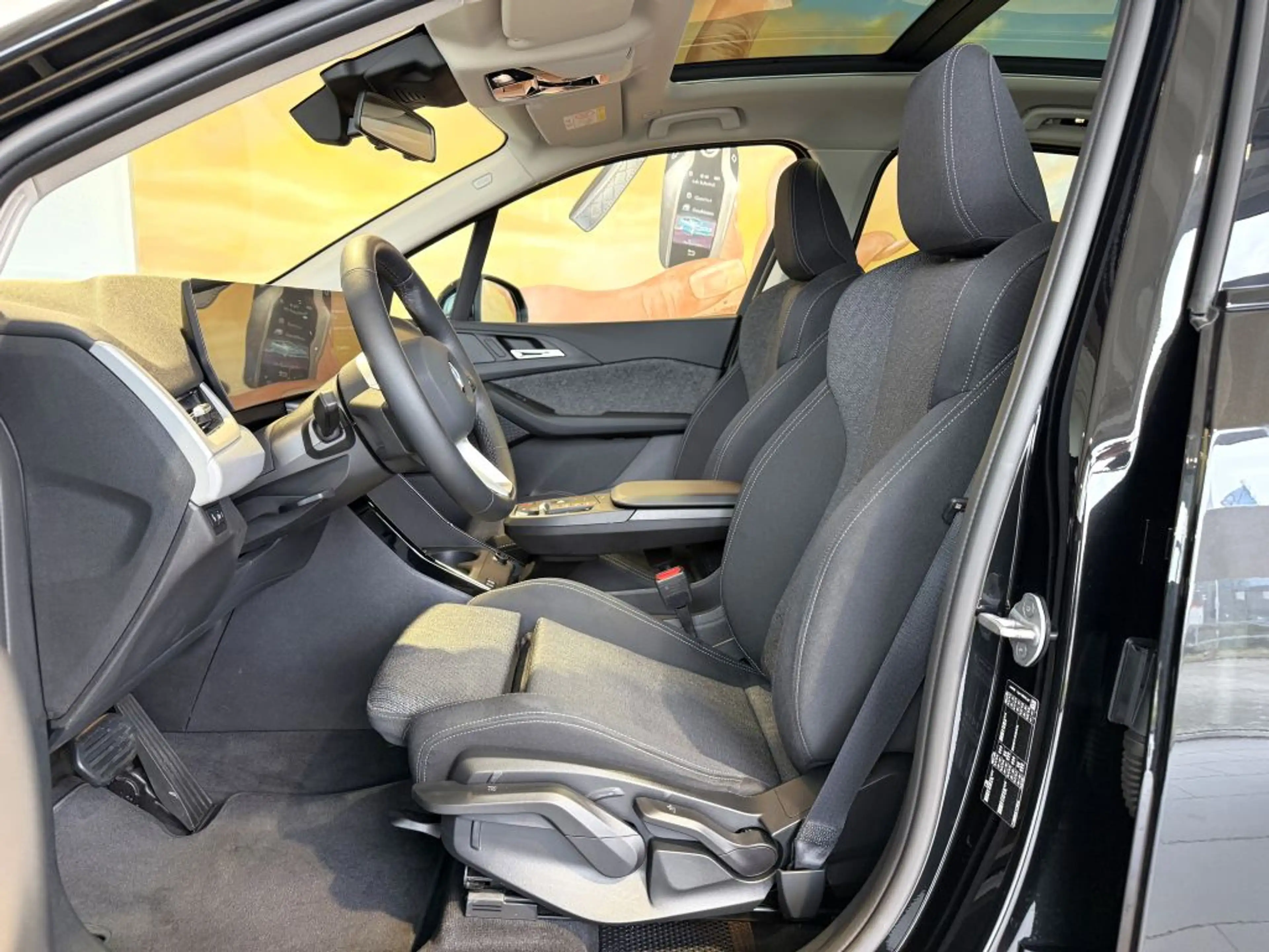BMW 220 220i Active Tourer PANO+AHK+KAM+TEM+SITZH+LiveC+ — photo 3