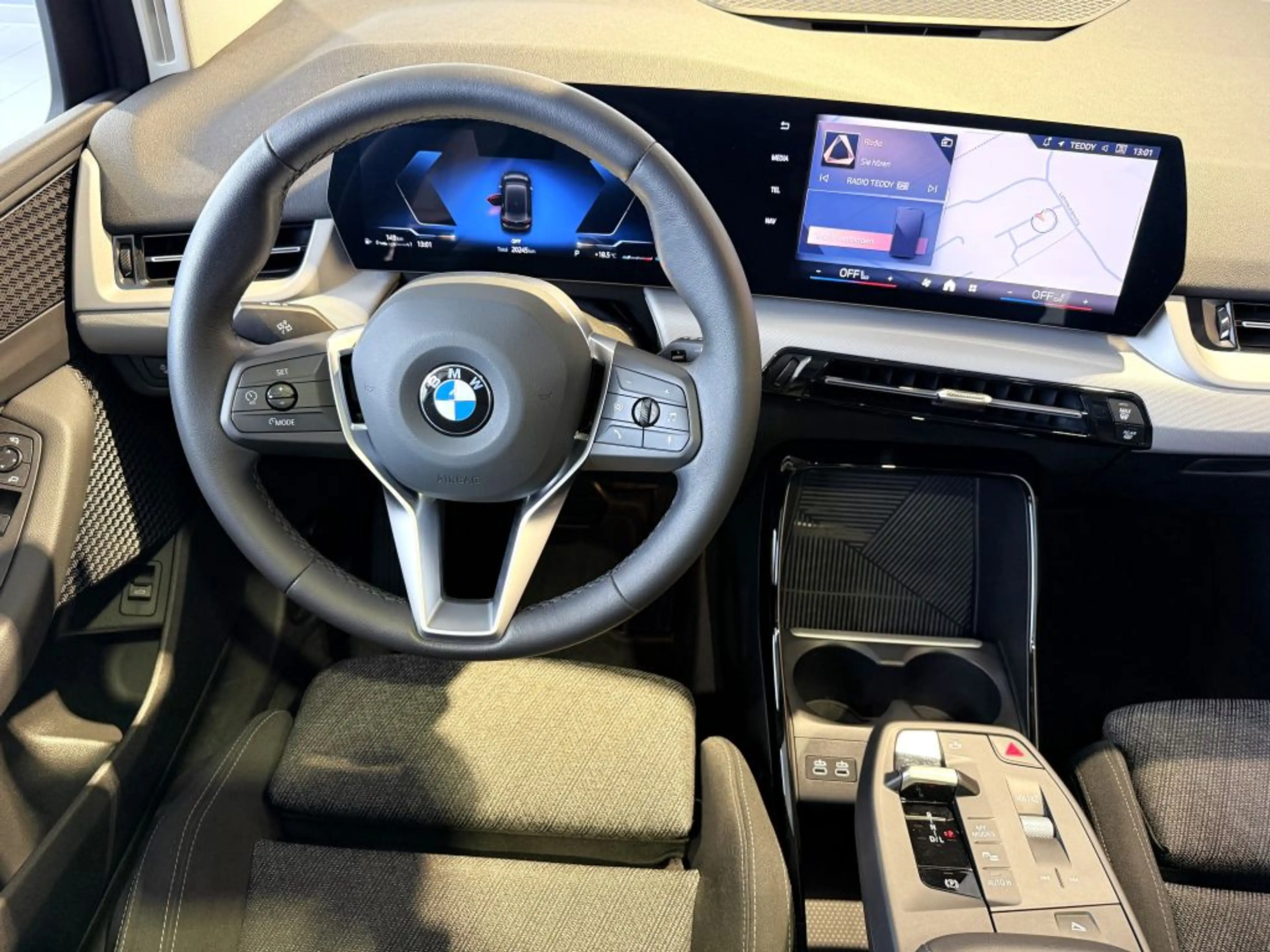 BMW 220 220i Active Tourer PANO+AHK+KAM+TEM+SITZH+LiveC+ — photo 4