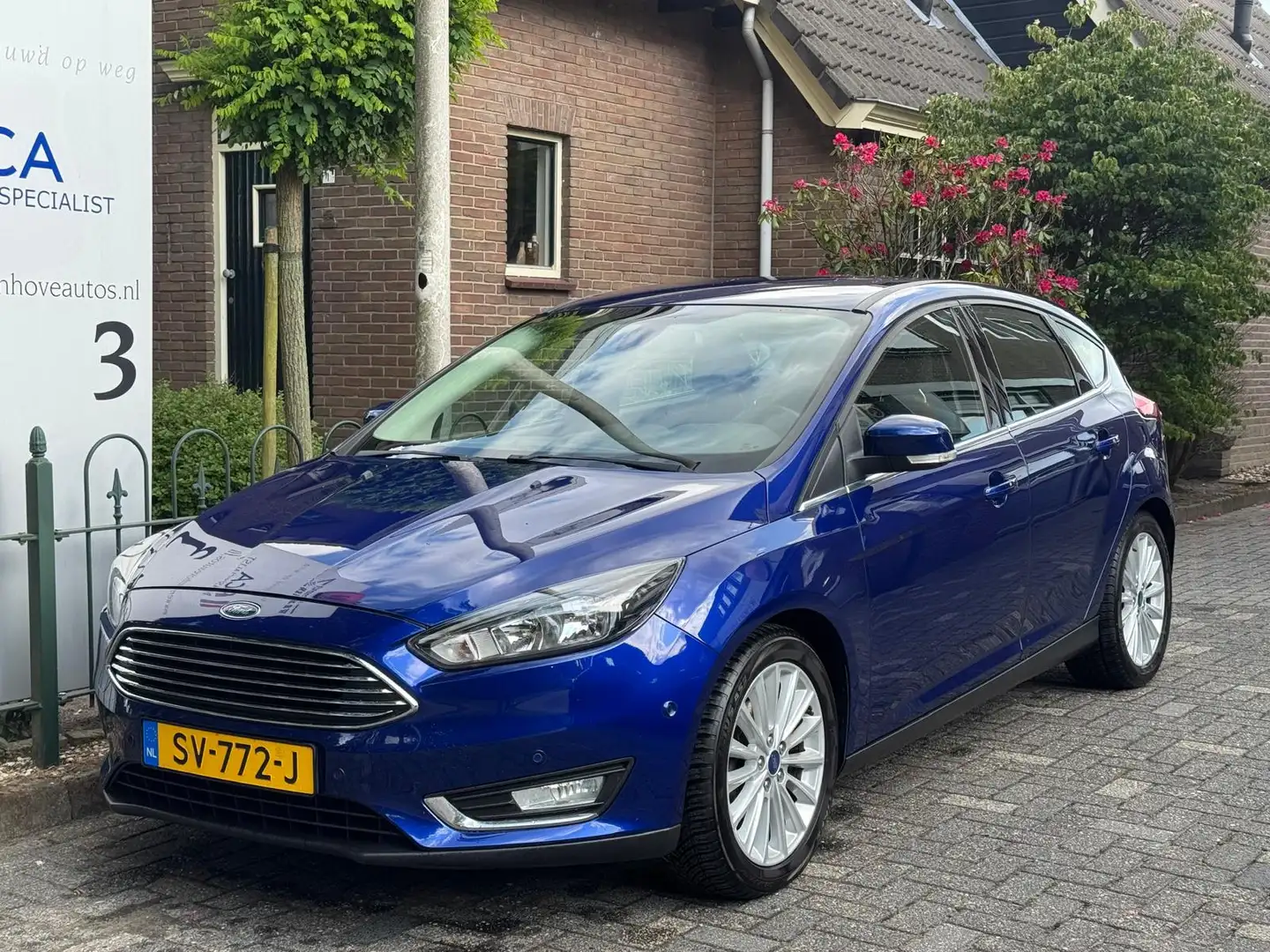 Ford Focus 1.0 Titanium Airco/Lichtmetalen velgen/Navi/Parkee Blauw - 2