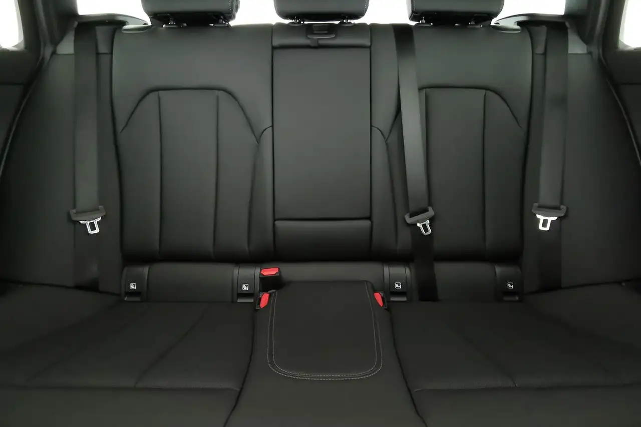 BMW 330 i xDrive M Sport ACC|Pano|HUD|ParkAs+360|AHK 15