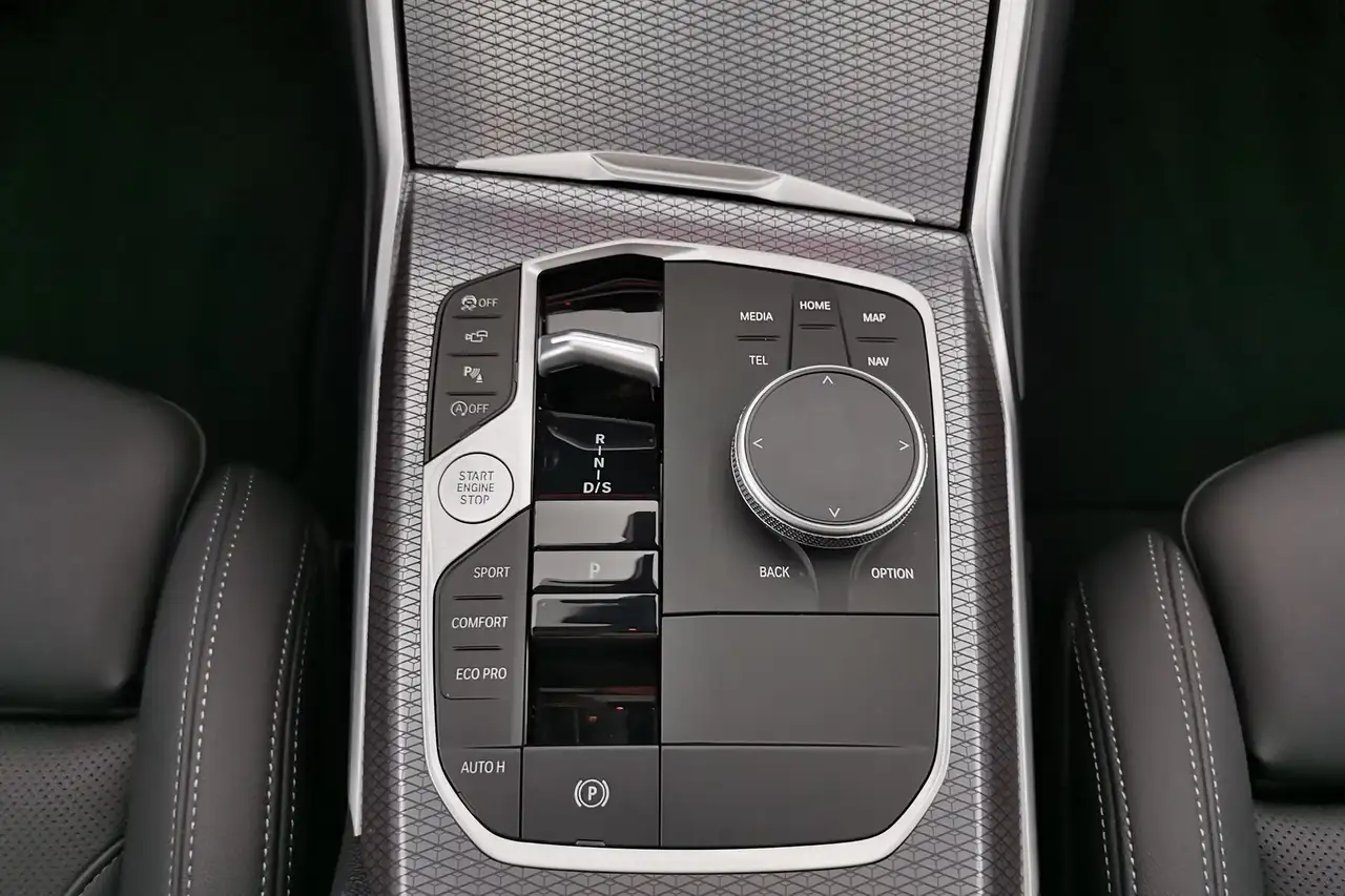 BMW 330 i xDrive M Sport ACC|Pano|HUD|ParkAs+360|AHK 13