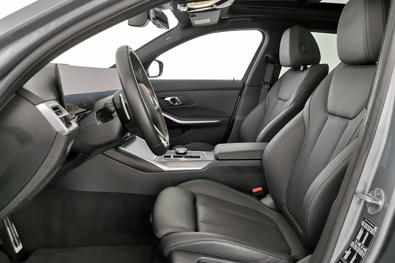 BMW 330 i xDrive M Sport ACC|Pano|HUD|ParkAs+360|AHK 8