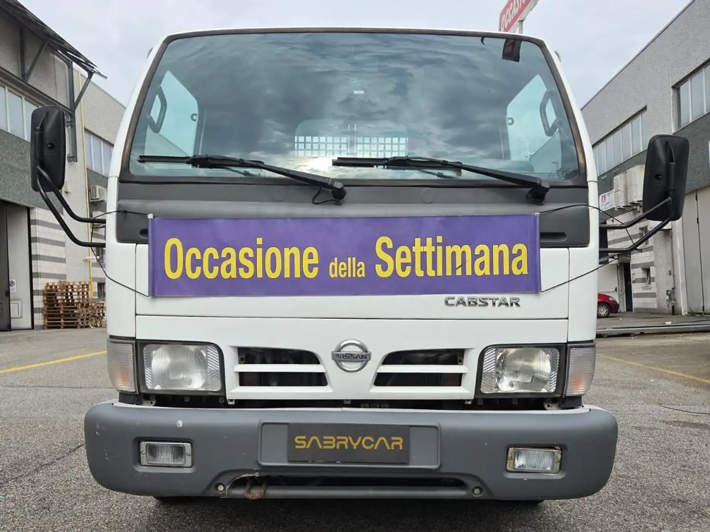 Nissan Cabstar nissan v.i.tl35/ White - 1