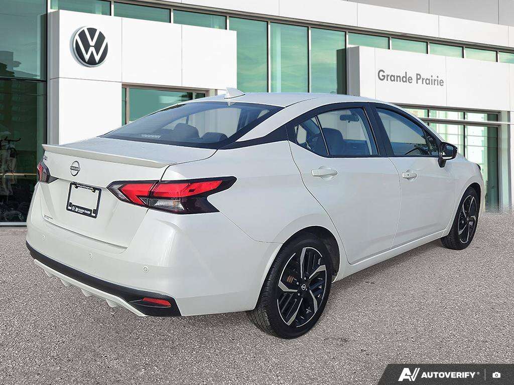2023 Nissan Versa SR | CLEAN CARFAX | HEATED SEATS | REMOTE START | — снимка 1