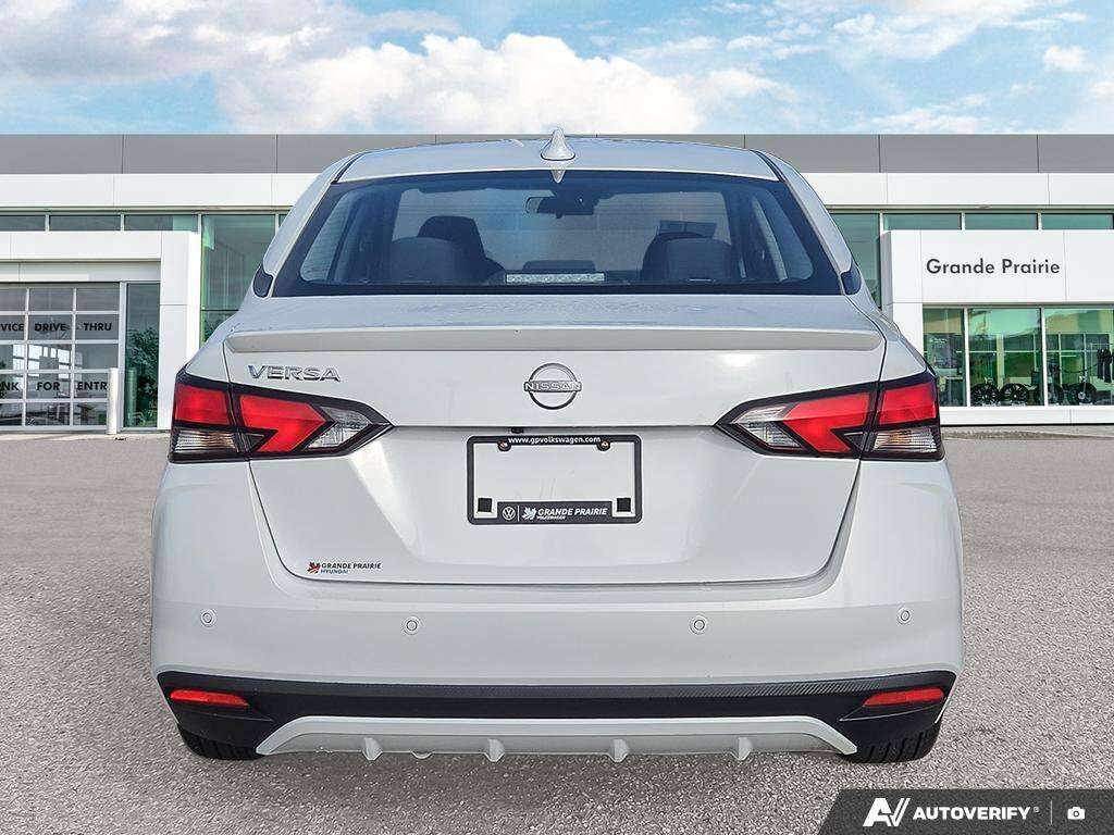 2023 Nissan Versa SR | CLEAN CARFAX | HEATED SEATS | REMOTE START | — снимка 1
