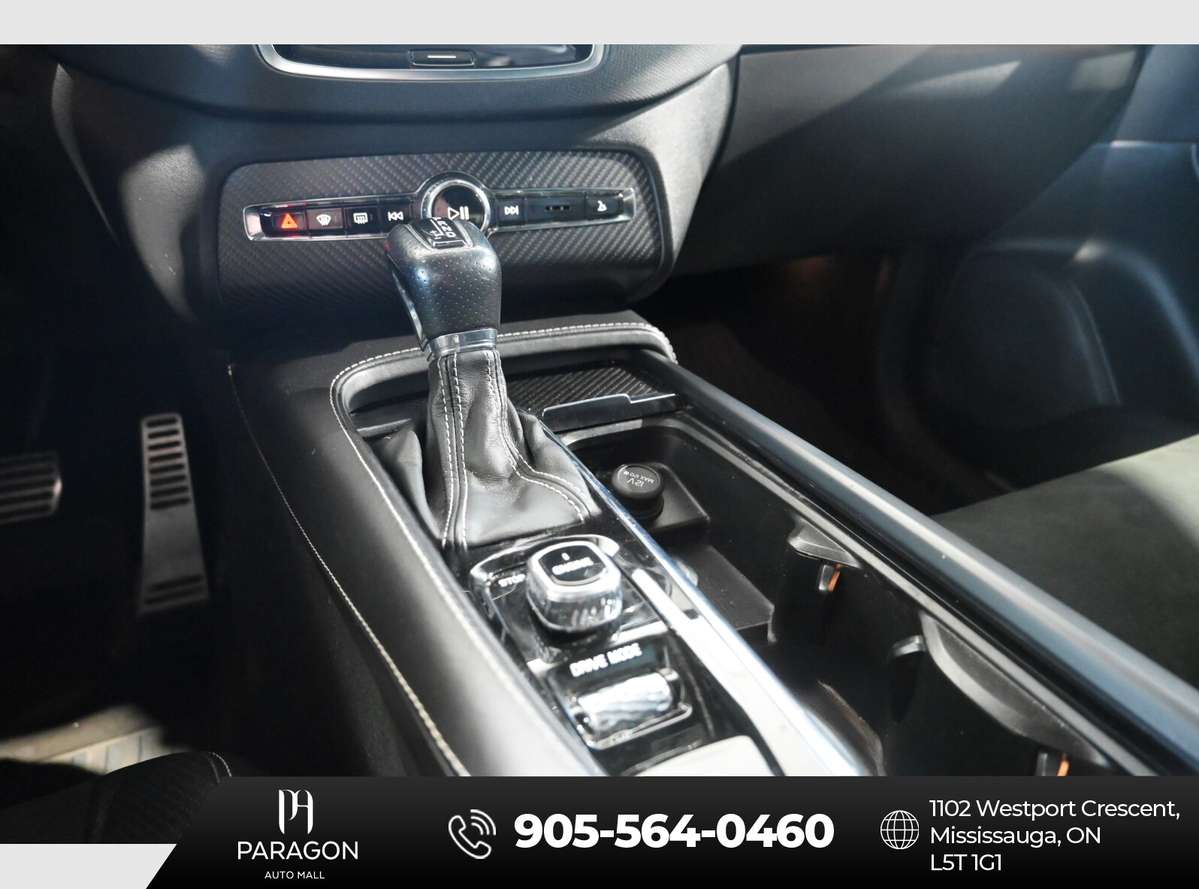 2016 Volvo XC90 T6 R-Design thumb 45