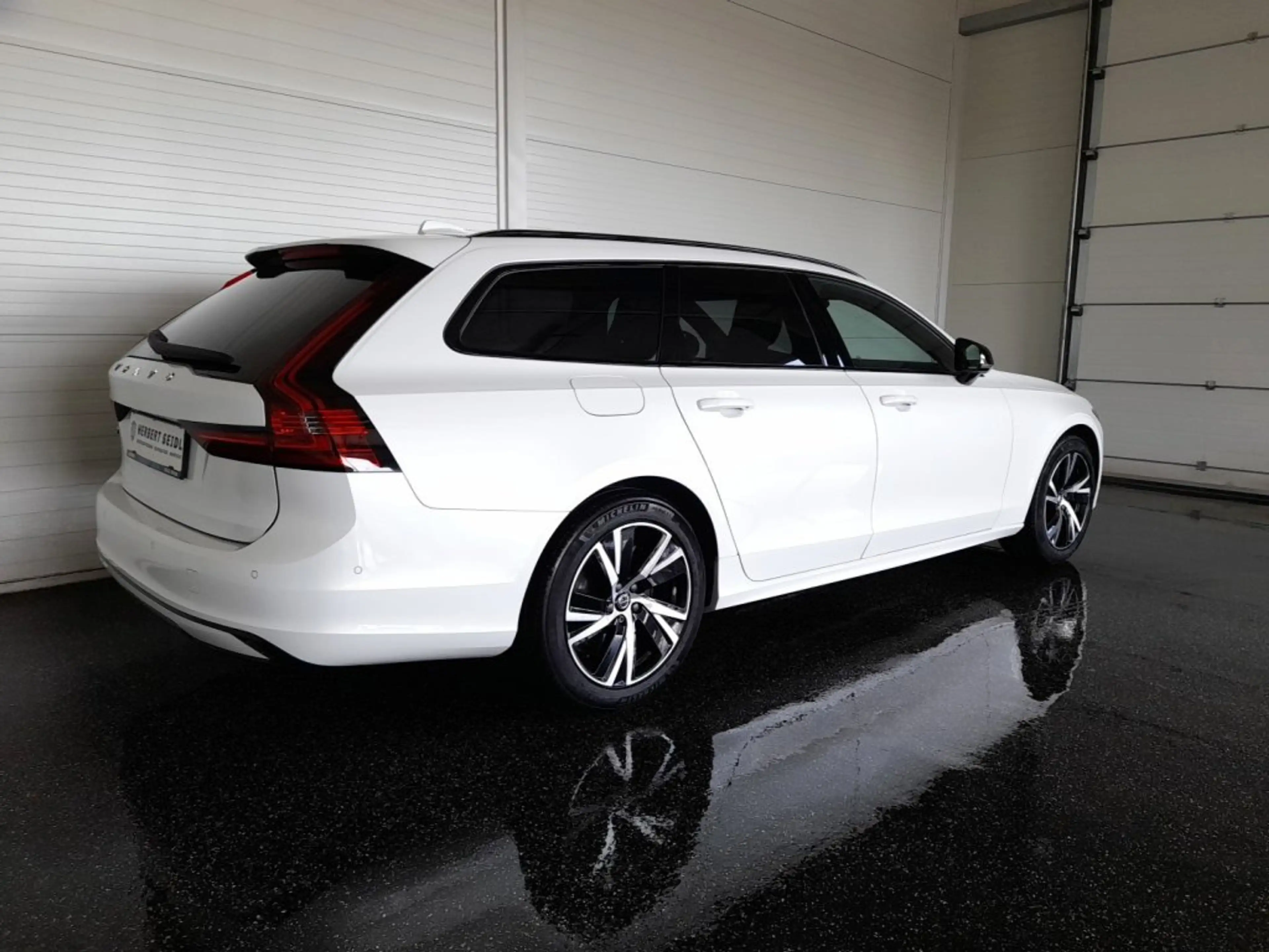Volvo V90 T8 R-DESIGN PHEV 4x4 Aut *VOLL LED / NAVI / E-NAPPA & MEMORY / AHV & 360° KAMERA / DCC / HK-SOUND / SHZG v+h* — photo 2