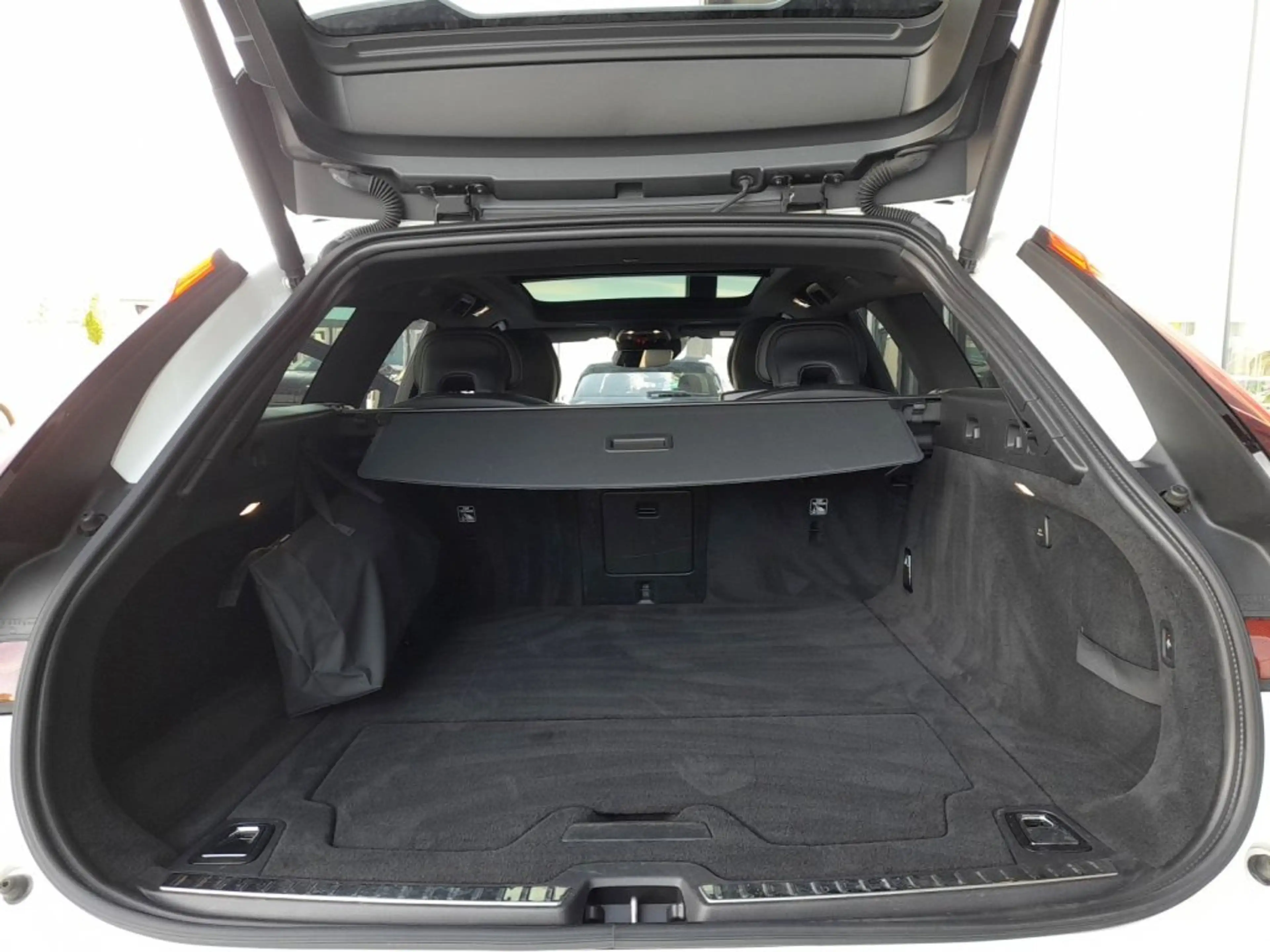 Volvo V90 T8 R-DESIGN PHEV 4x4 Aut *VOLL LED / NAVI / E-NAPPA & MEMORY / AHV & 360° KAMERA / DCC / HK-SOUND / SHZG v+h* — photo 15