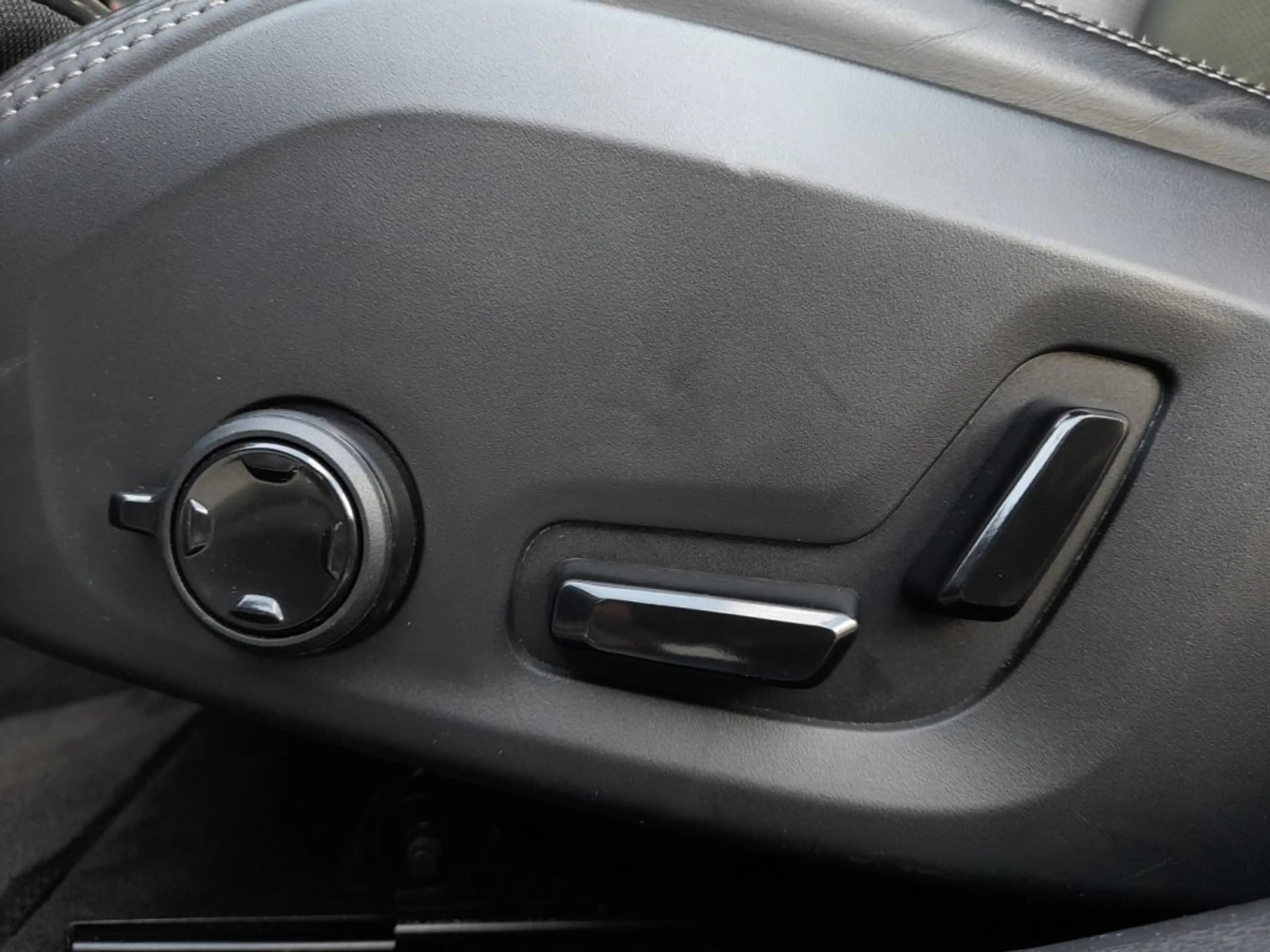 Volvo V90 T8 R-DESIGN PHEV 4x4 Aut *VOLL LED / NAVI / E-NAPPA & MEMORY / AHV & 360° KAMERA / DCC / HK-SOUND / SHZG v+h* — photo 11
