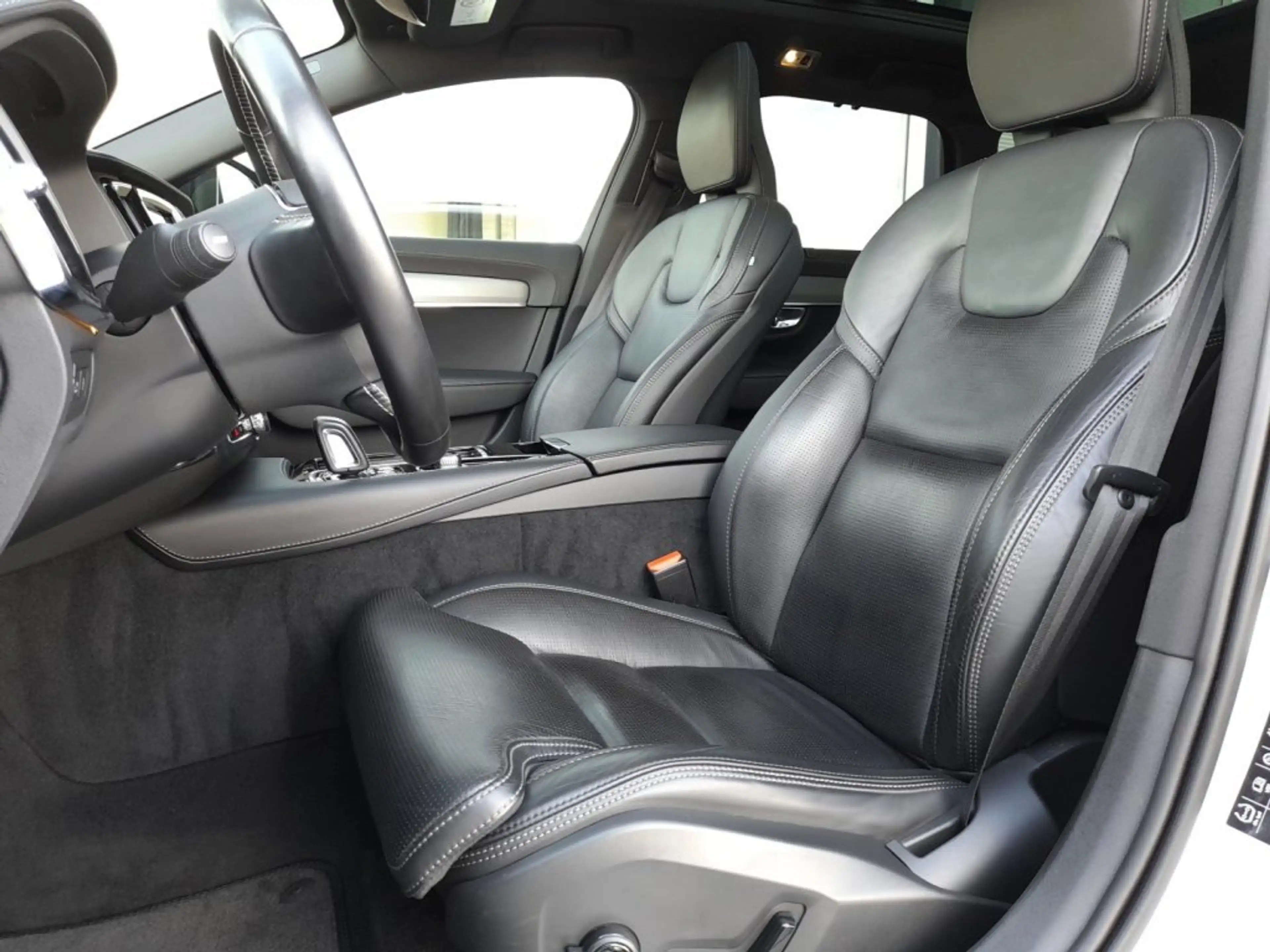 Volvo V90 T8 R-DESIGN PHEV 4x4 Aut *VOLL LED / NAVI / E-NAPPA & MEMORY / AHV & 360° KAMERA / DCC / HK-SOUND / SHZG v+h* — photo 13