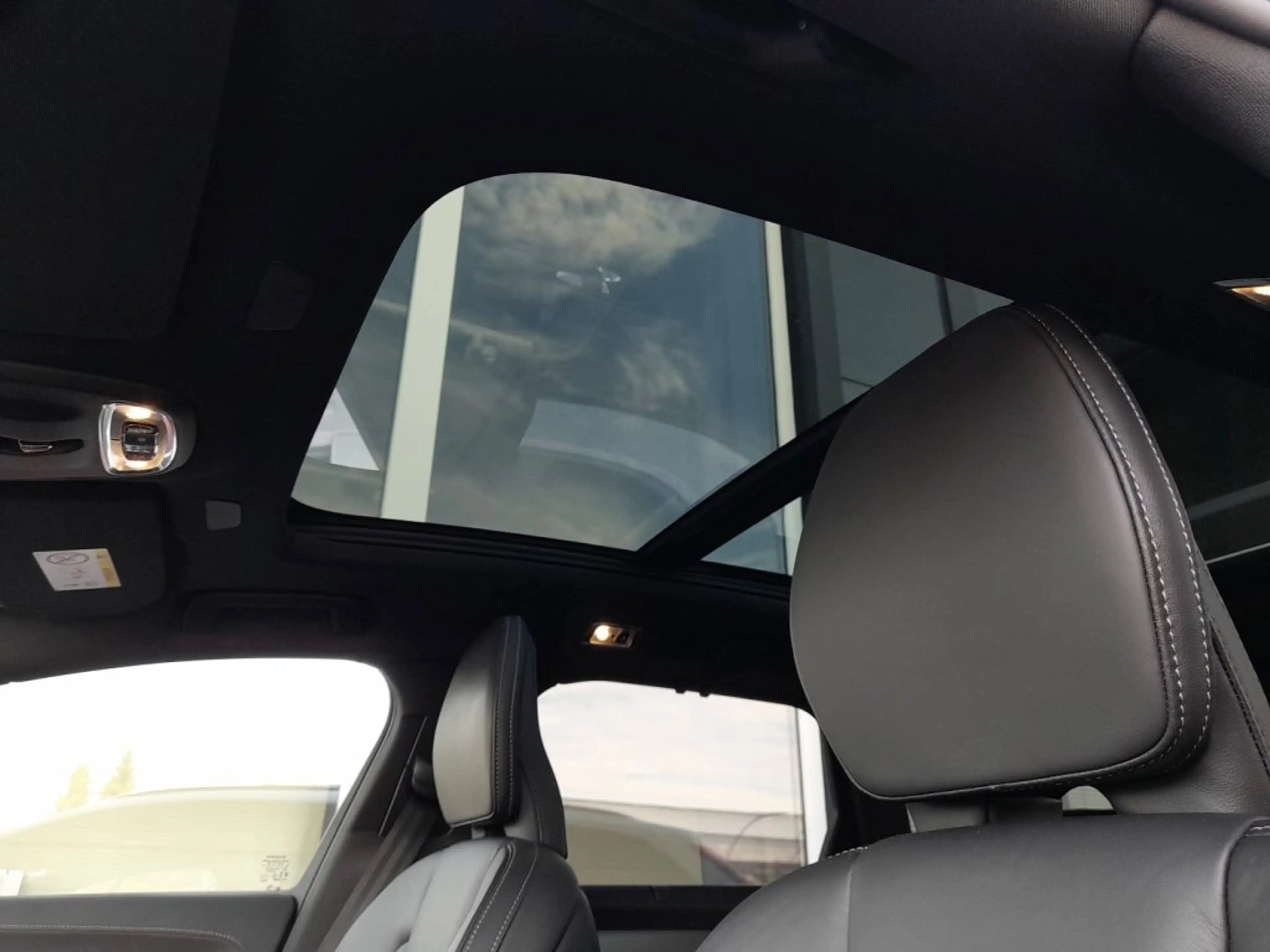 Volvo V90 T8 R-DESIGN PHEV 4x4 Aut *VOLL LED / NAVI / E-NAPPA & MEMORY / AHV & 360° KAMERA / DCC / HK-SOUND / SHZG v+h* — photo 10