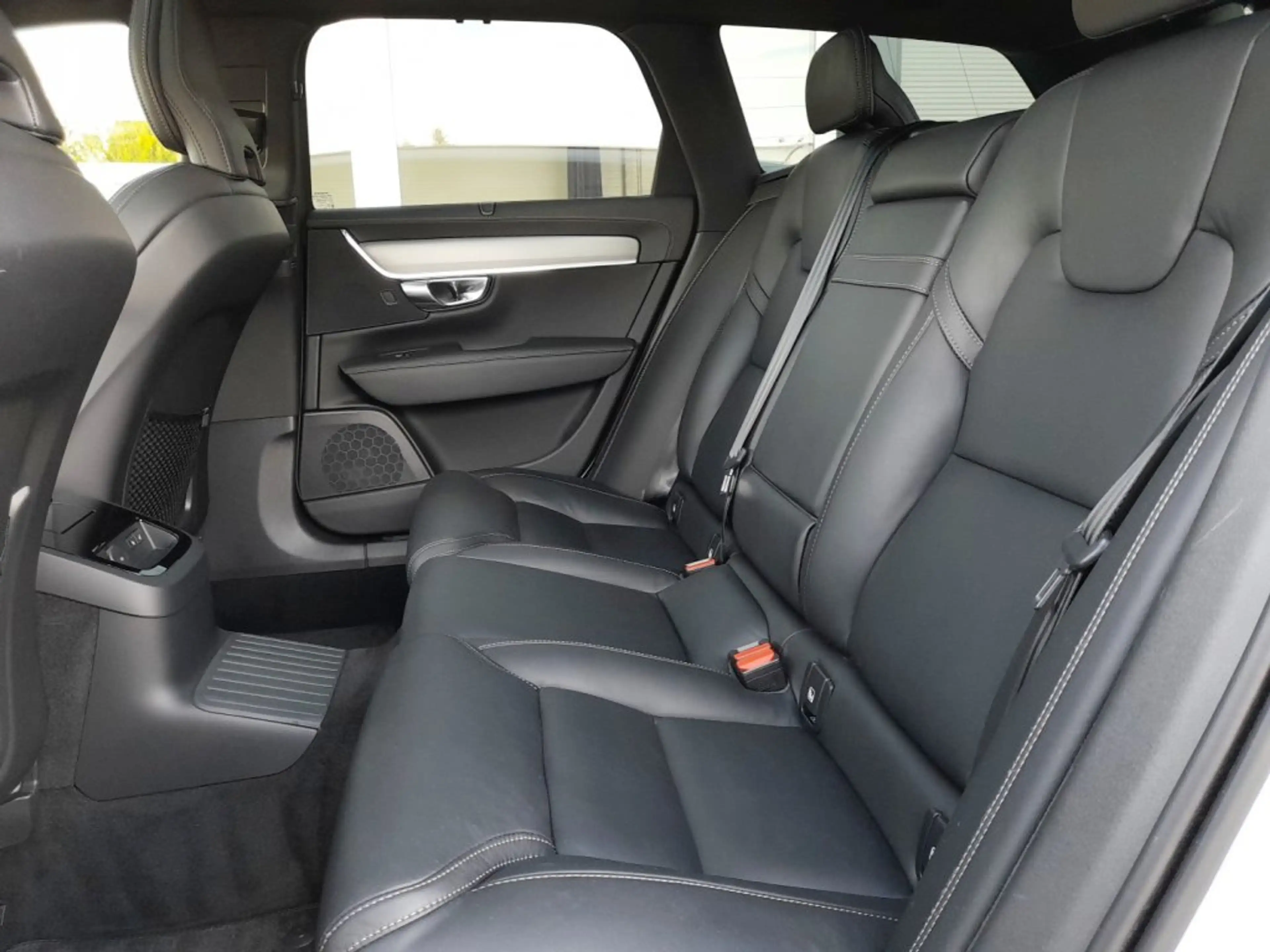 Volvo V90 T8 R-DESIGN PHEV 4x4 Aut *VOLL LED / NAVI / E-NAPPA & MEMORY / AHV & 360° KAMERA / DCC / HK-SOUND / SHZG v+h* — photo 14