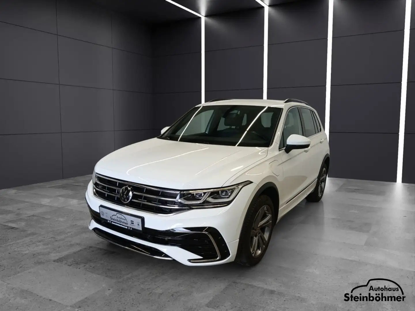 Volkswagen Tiguan R-Line 1.4TSI DSG LED NAV AHK SHZ Rear View Wit - 2