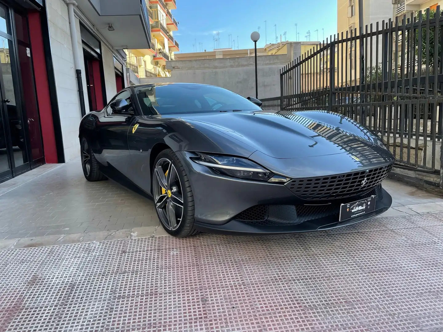 Ferrari Roma Grigio - 1