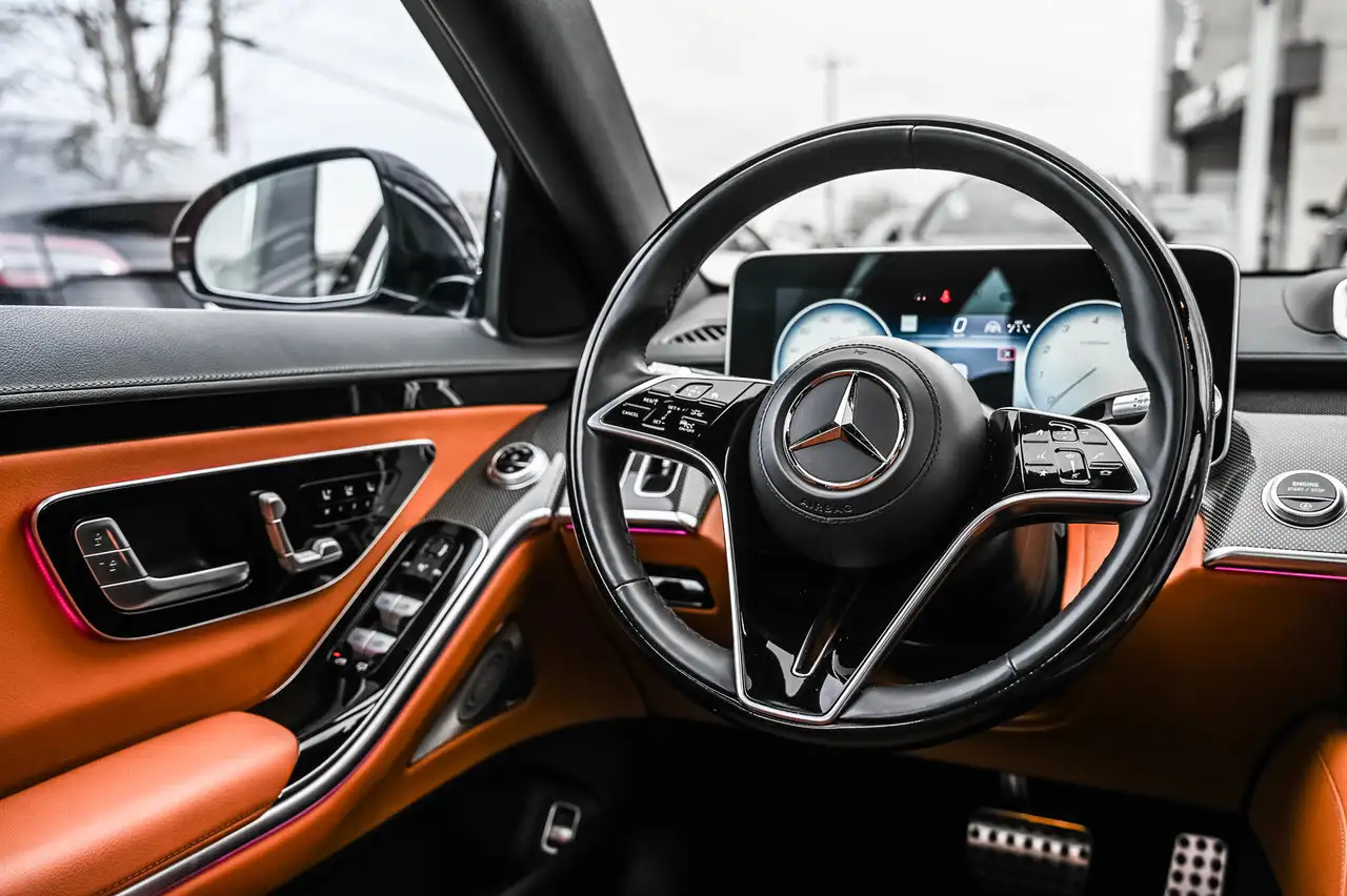 Mercedes-Benz S-Class снимка Mercedes-Benz S-Class