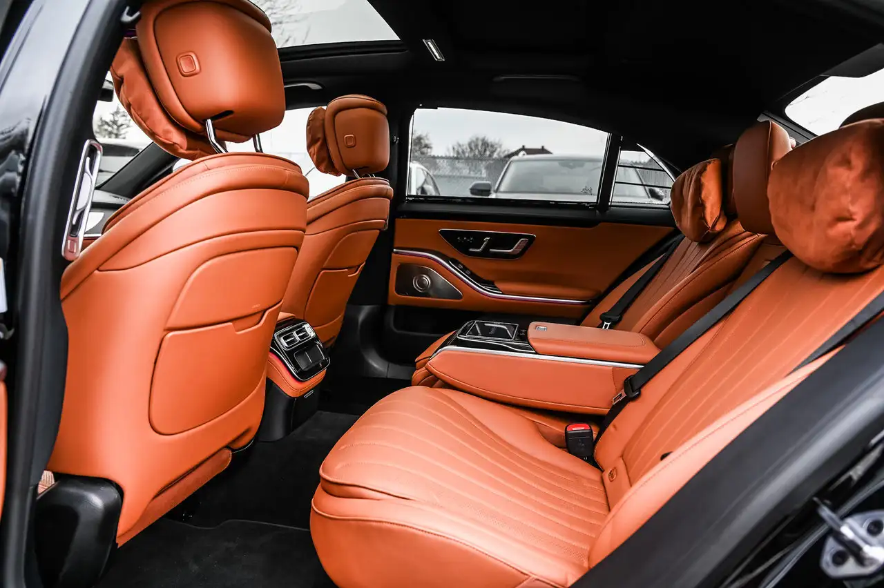 Mercedes-Benz S-Class снимка Mercedes-Benz S-Class
